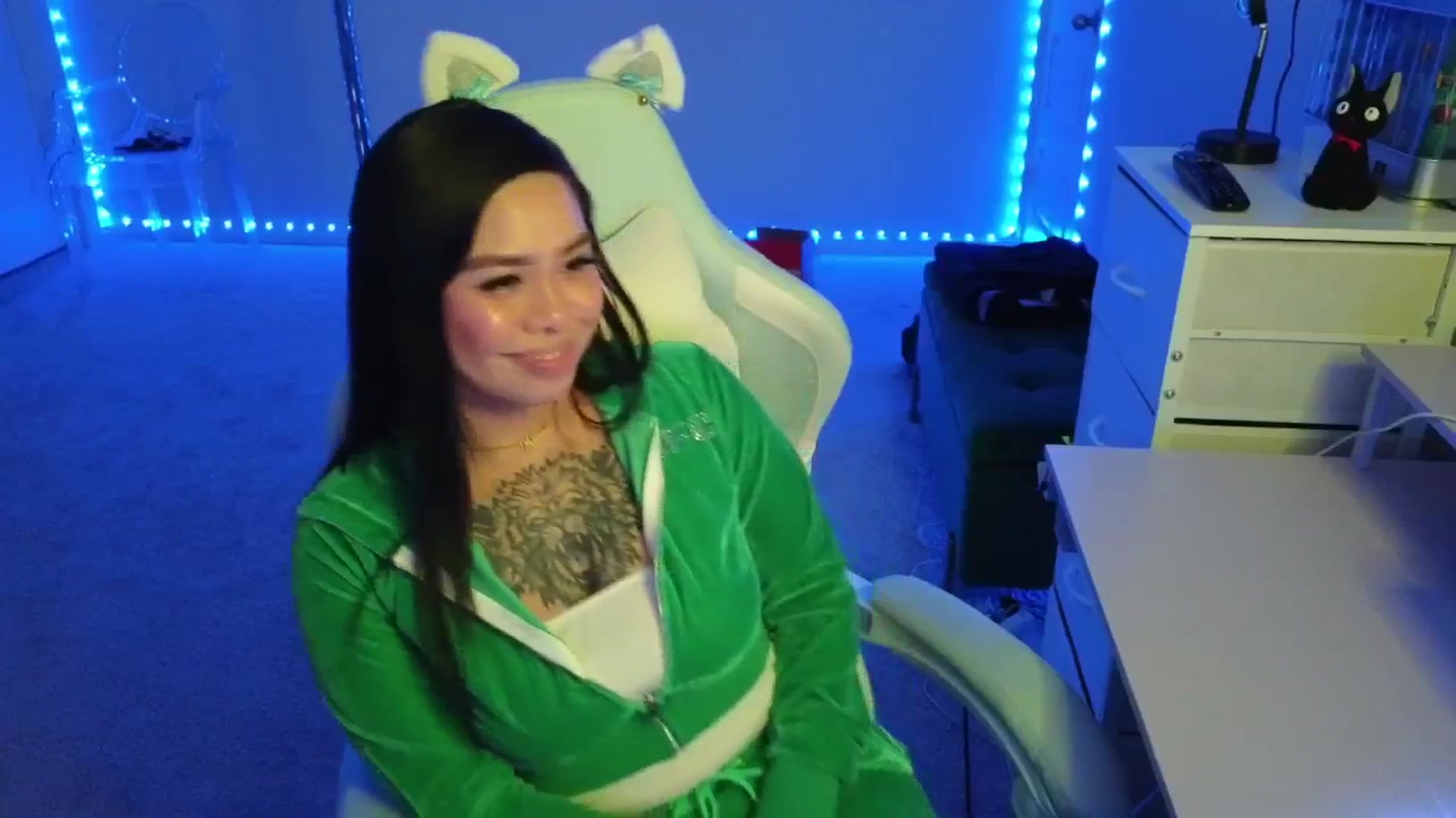 Gallery image thumbnail from dolllface's myfreecams stream on, 11/20/2025, 11:32 image 11 of 20