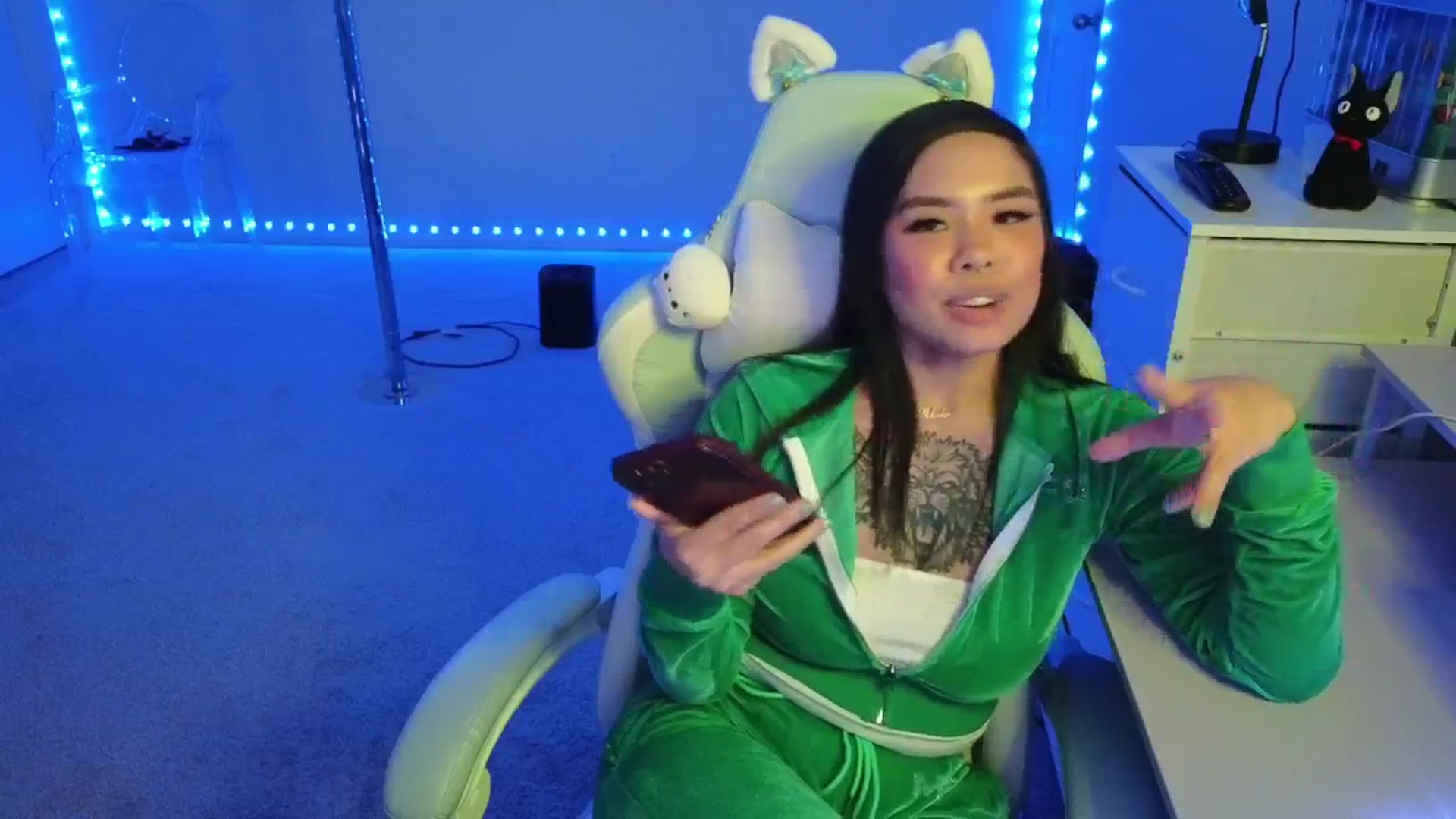 Gallery image thumbnail from dolllface's myfreecams stream on, 11/20/2025, 11:32 image 9 of 20