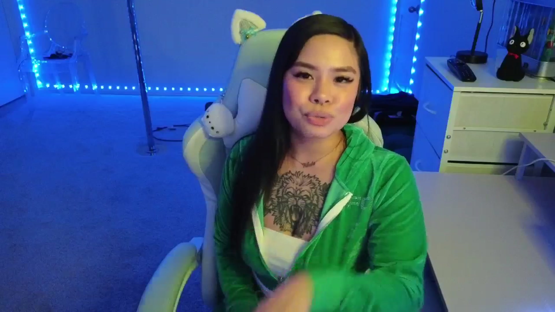 Gallery image thumbnail from dolllface's myfreecams stream on, 11/20/2025, 11:32 image 10 of 20