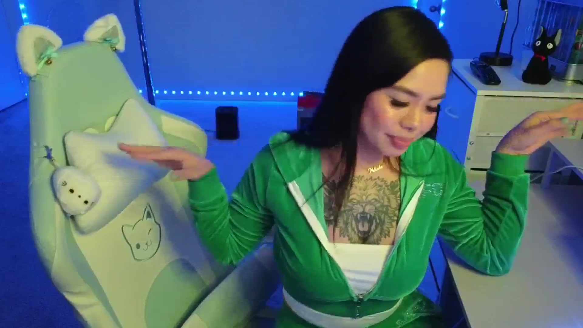 Gallery image thumbnail from dolllface's myfreecams stream on, 11/20/2025, 11:32 image 15 of 20
