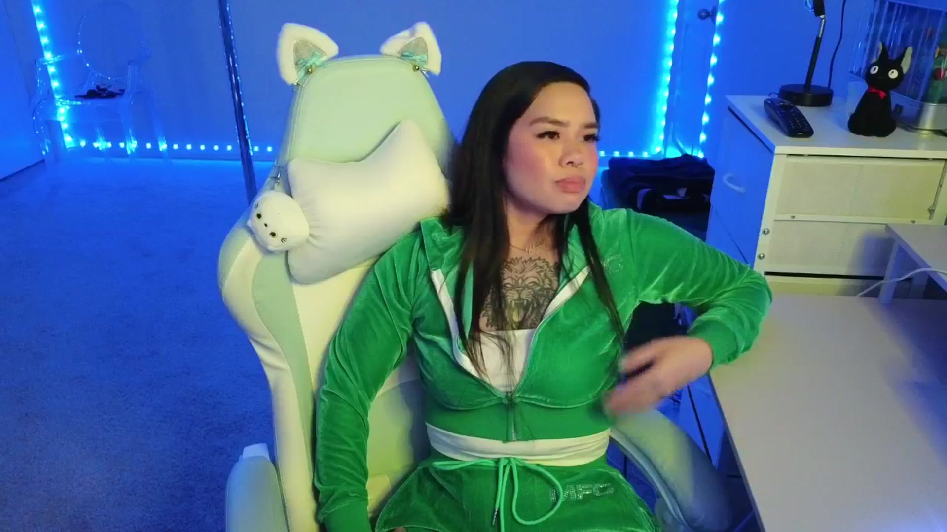 Gallery image thumbnail from dolllface's myfreecams stream on, 11/20/2025, 11:32 image 13 of 20