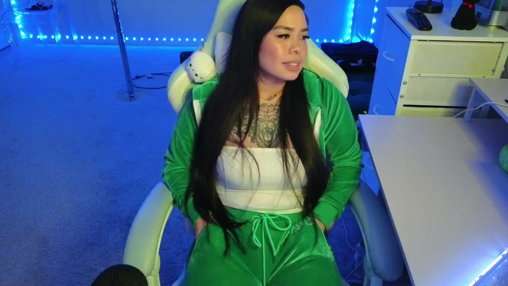 Gallery image thumbnail from dolllface's myfreecams stream on, 11/20/2025, 11:32 image 19 of 20