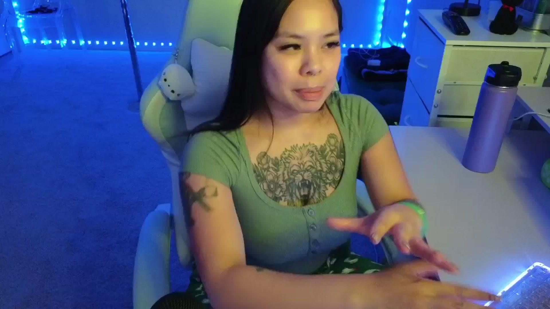 Gallery image thumbnail from dolllface's myfreecams stream on, 11/21/2025, 08:13 image 2 of 20