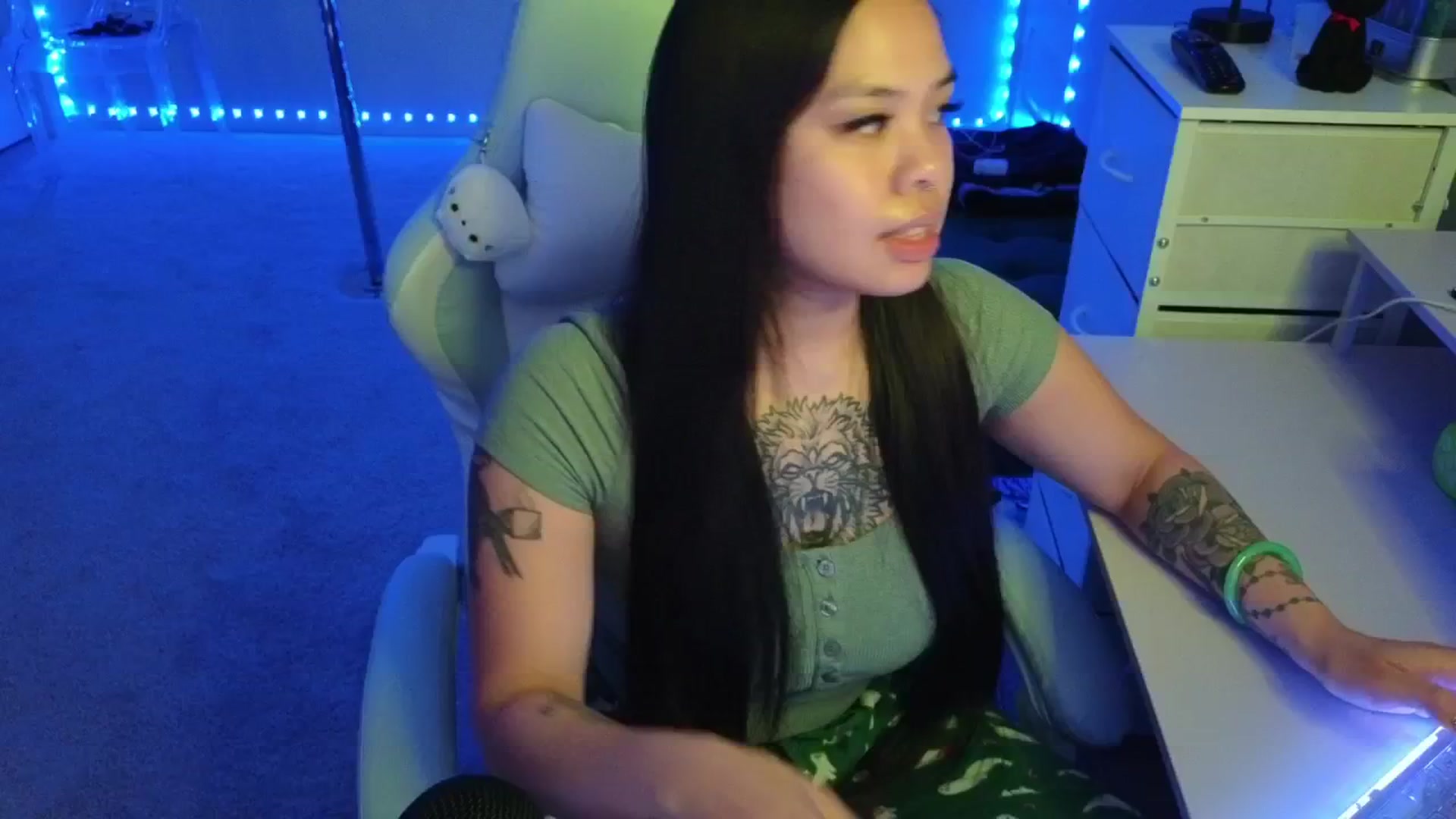 Gallery image thumbnail from dolllface's myfreecams stream on, 11/21/2025, 08:13 image 1 of 20