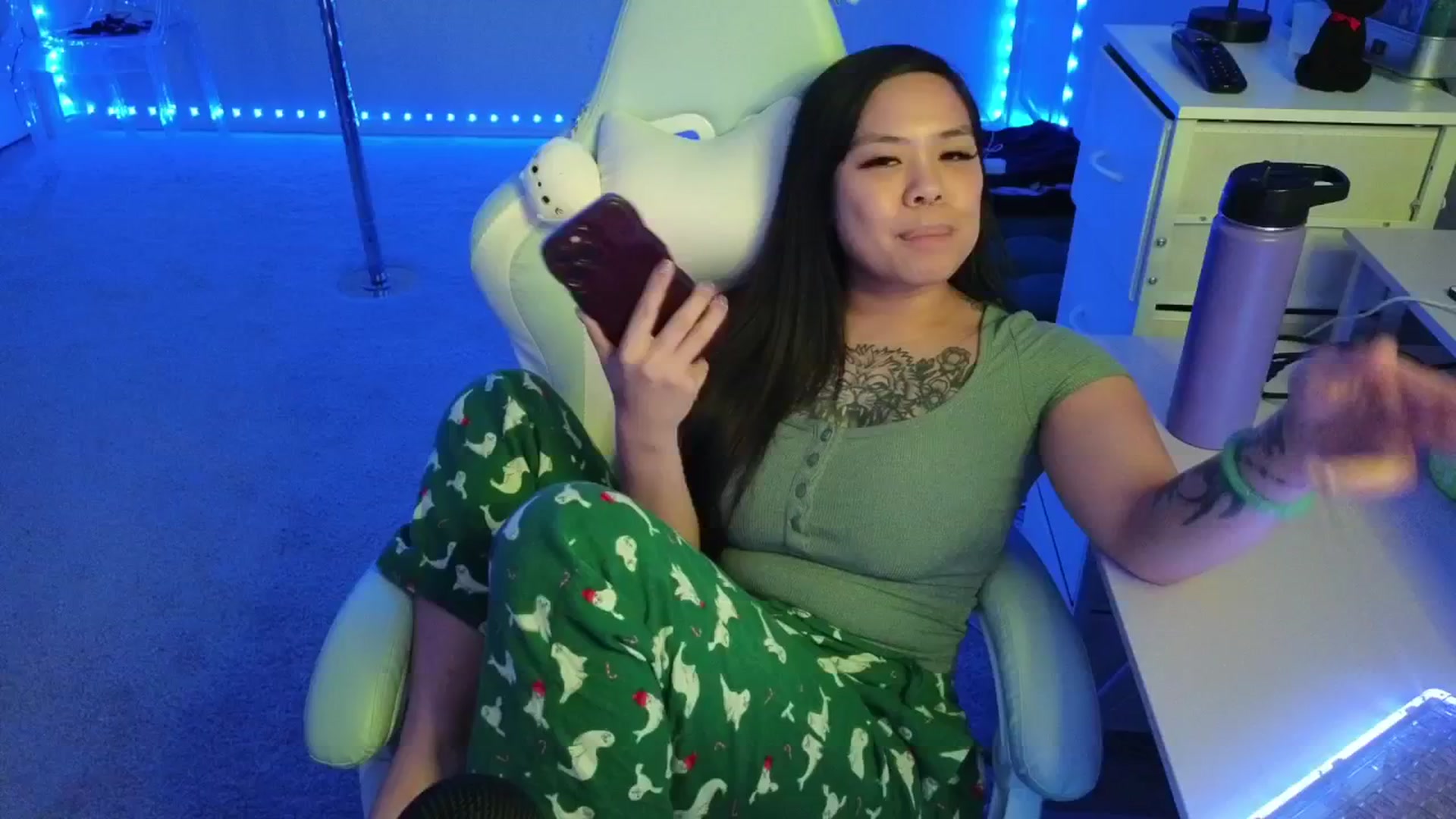 Gallery image thumbnail from dolllface's myfreecams stream on, 11/21/2025, 08:13 image 17 of 20