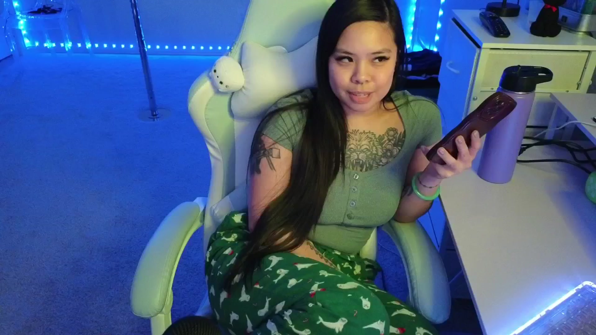 Gallery image thumbnail from dolllface's myfreecams stream on, 11/21/2025, 08:13 image 18 of 20