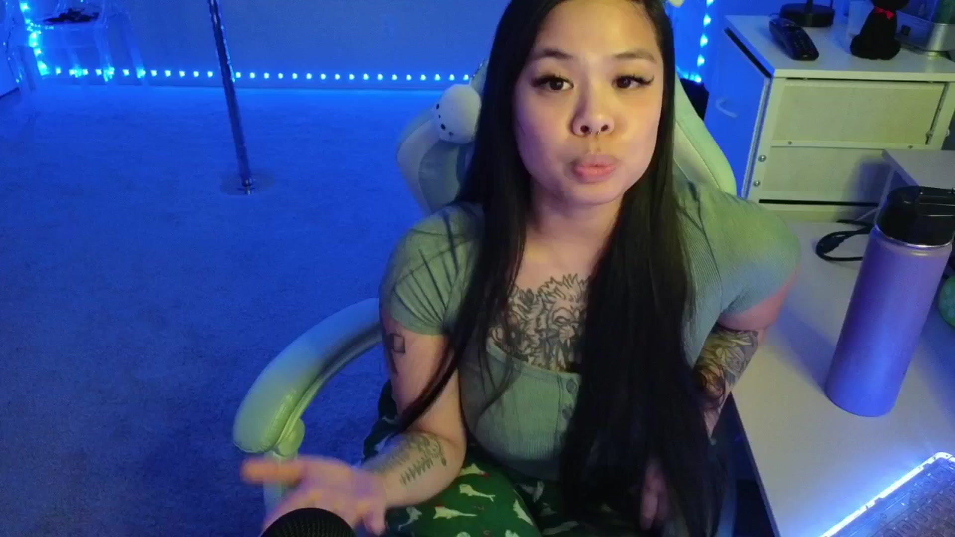 Gallery image thumbnail from dolllface's myfreecams stream on, 11/21/2025, 08:13 image 14 of 20