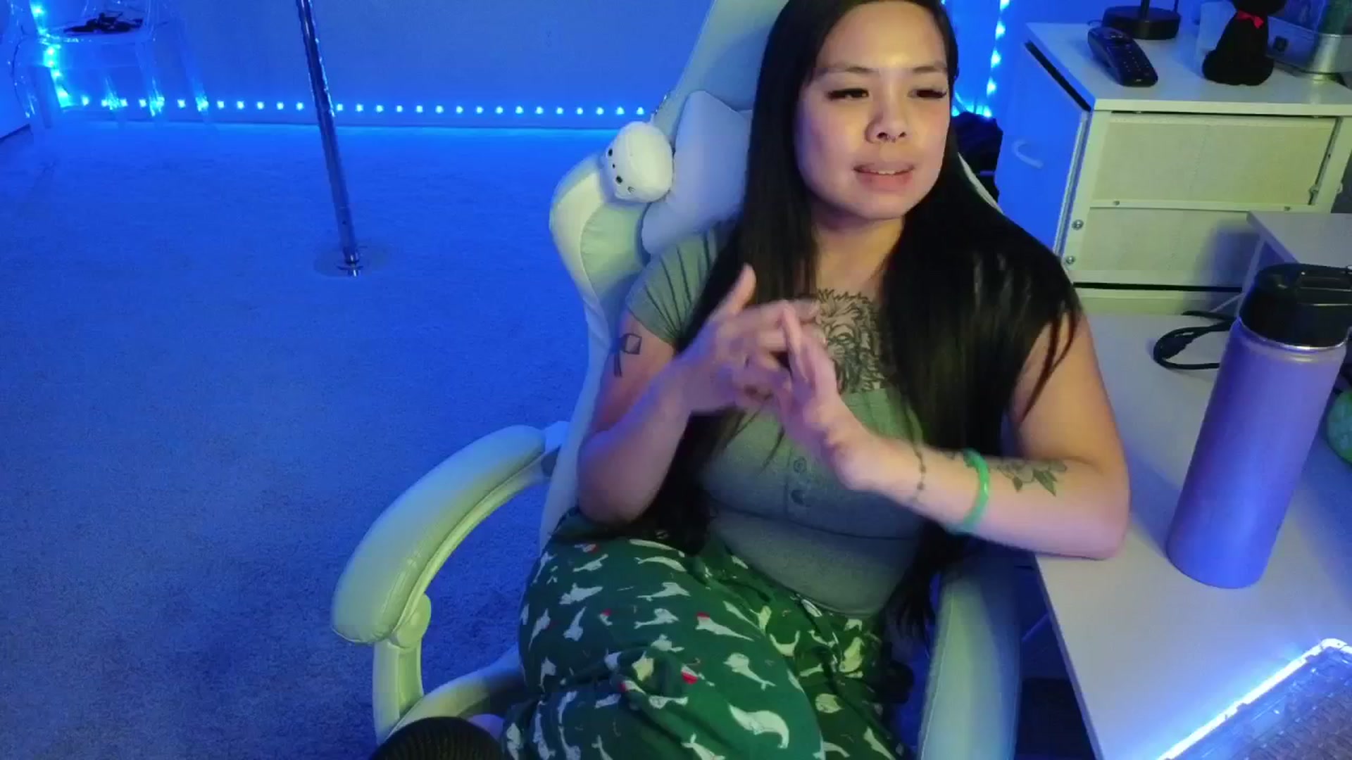Gallery image thumbnail from dolllface's myfreecams stream on, 11/21/2025, 08:13 image 12 of 20