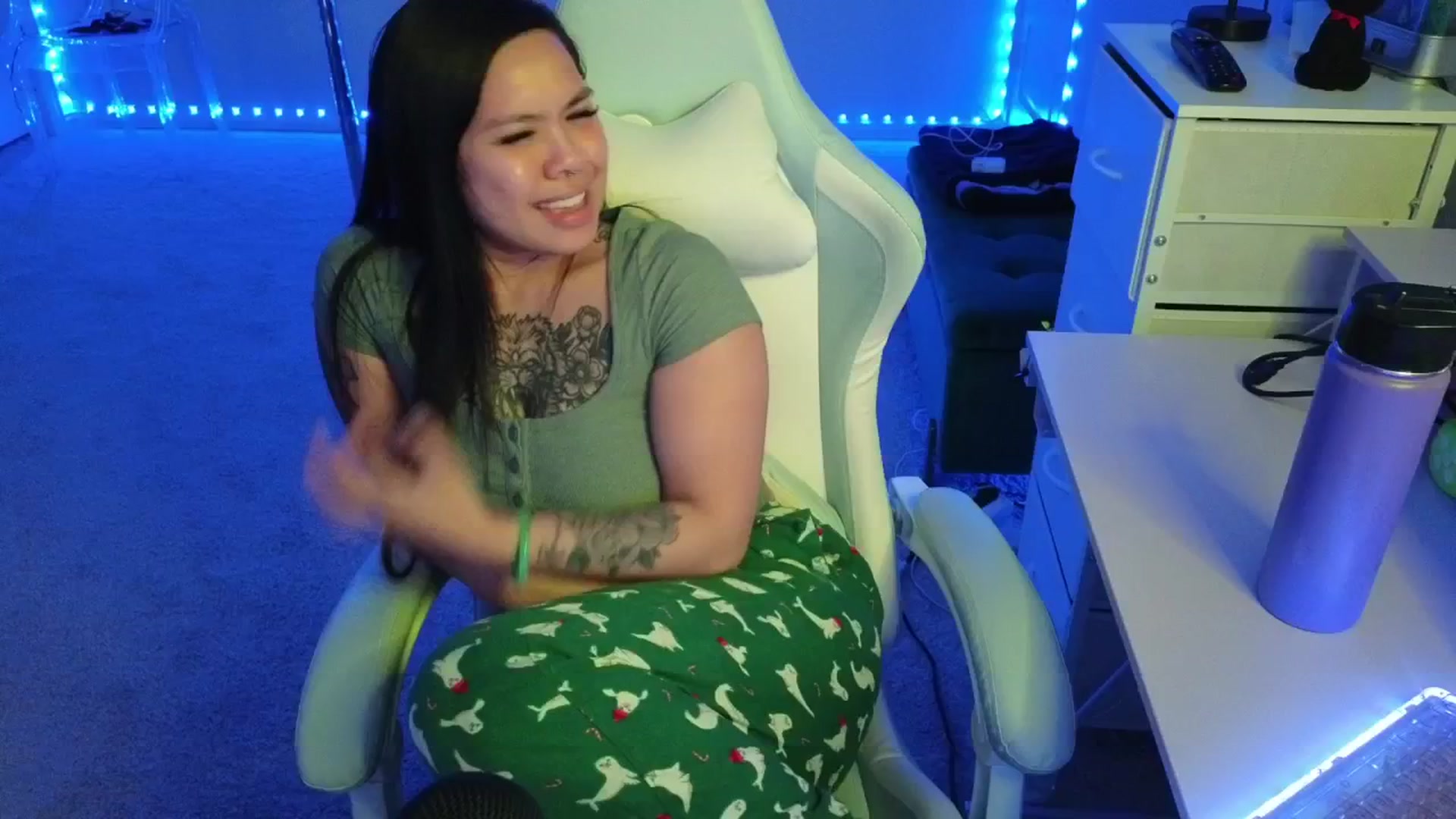 Gallery image thumbnail from dolllface's myfreecams stream on, 11/21/2025, 08:13 image 15 of 20