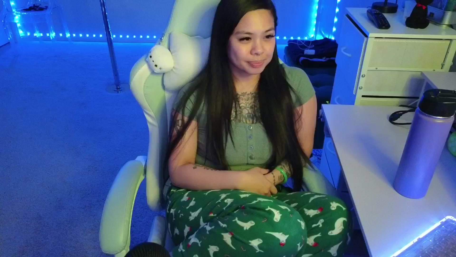Gallery image thumbnail from dolllface's myfreecams stream on, 11/21/2025, 08:13 image 13 of 20