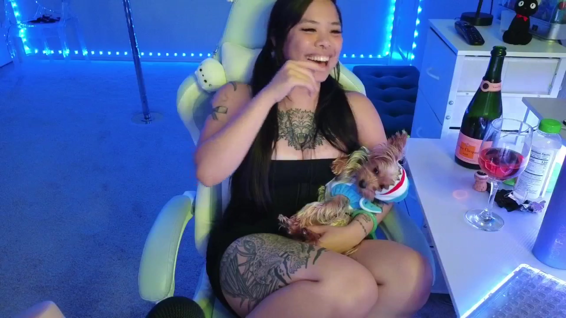 Gallery image thumbnail from dolllface's myfreecams stream on, 11/22/2025, 11:57 image 13 of 20