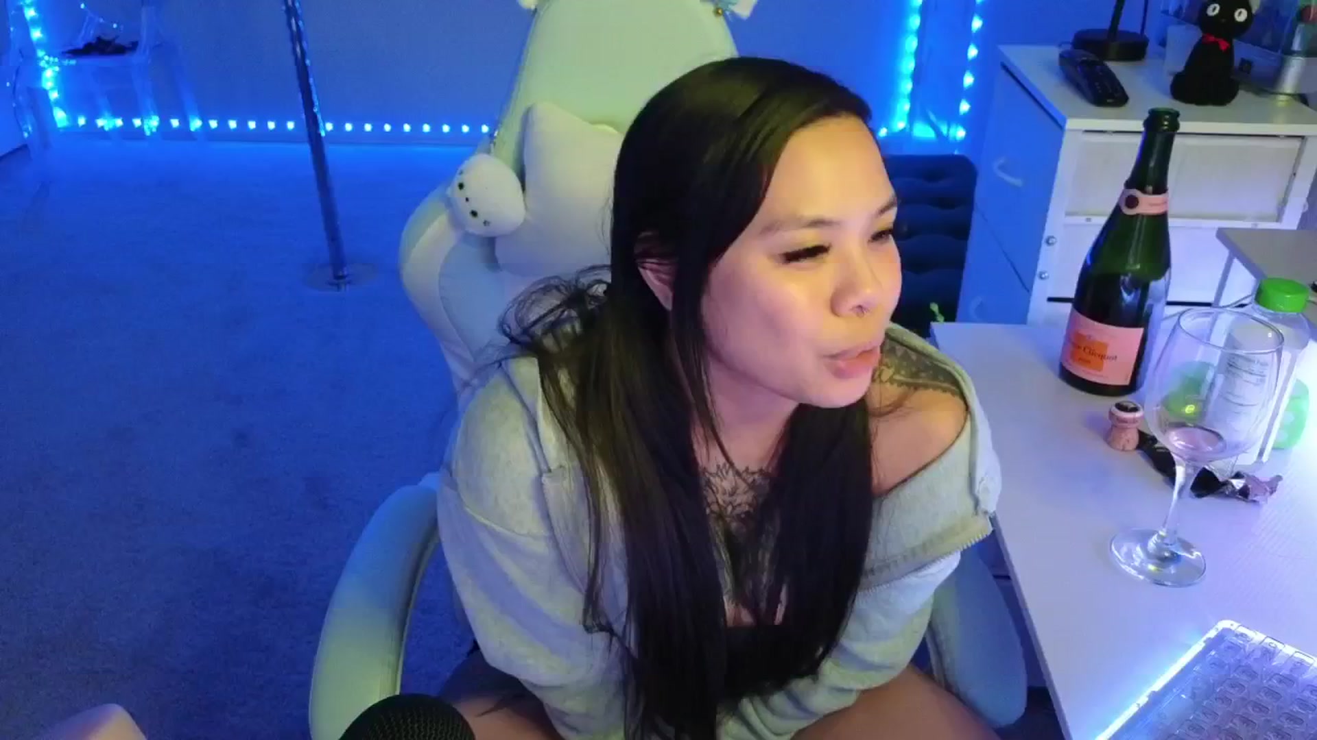 Gallery image thumbnail from dolllface's myfreecams stream on, 11/22/2025, 12:34 image 16 of 20