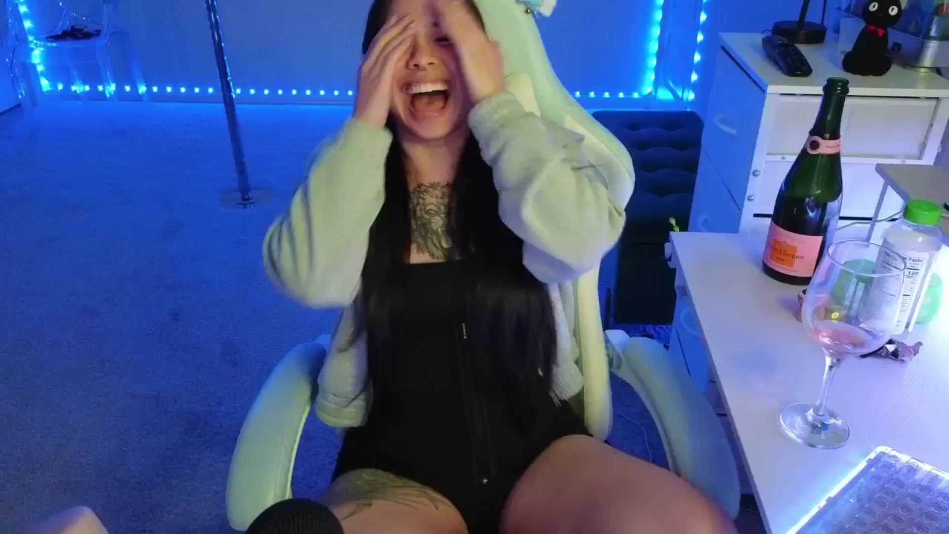 Gallery image thumbnail from dolllface's myfreecams stream on, 11/22/2025, 12:34 image 13 of 20