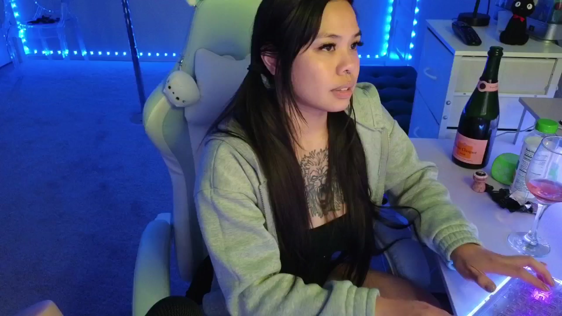 Gallery image thumbnail from dolllface's myfreecams stream on, 11/22/2025, 12:34 image 1 of 20