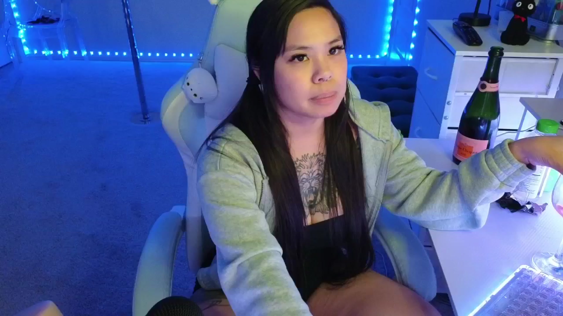 Gallery image thumbnail from dolllface's myfreecams stream on, 11/22/2025, 12:34 image 10 of 20