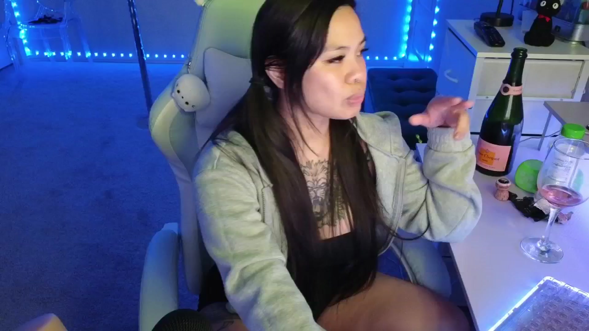 Gallery image thumbnail from dolllface's myfreecams stream on, 11/22/2025, 12:34 image 6 of 20