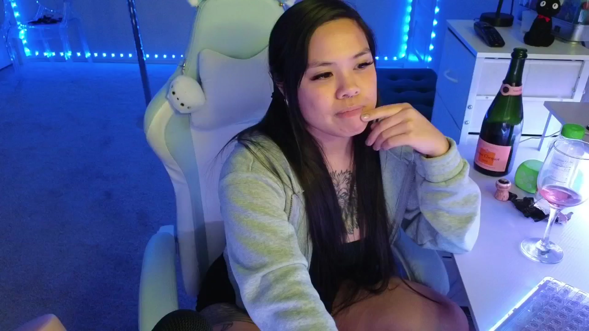 Gallery image thumbnail from dolllface's myfreecams stream on, 11/22/2025, 12:34 image 9 of 20