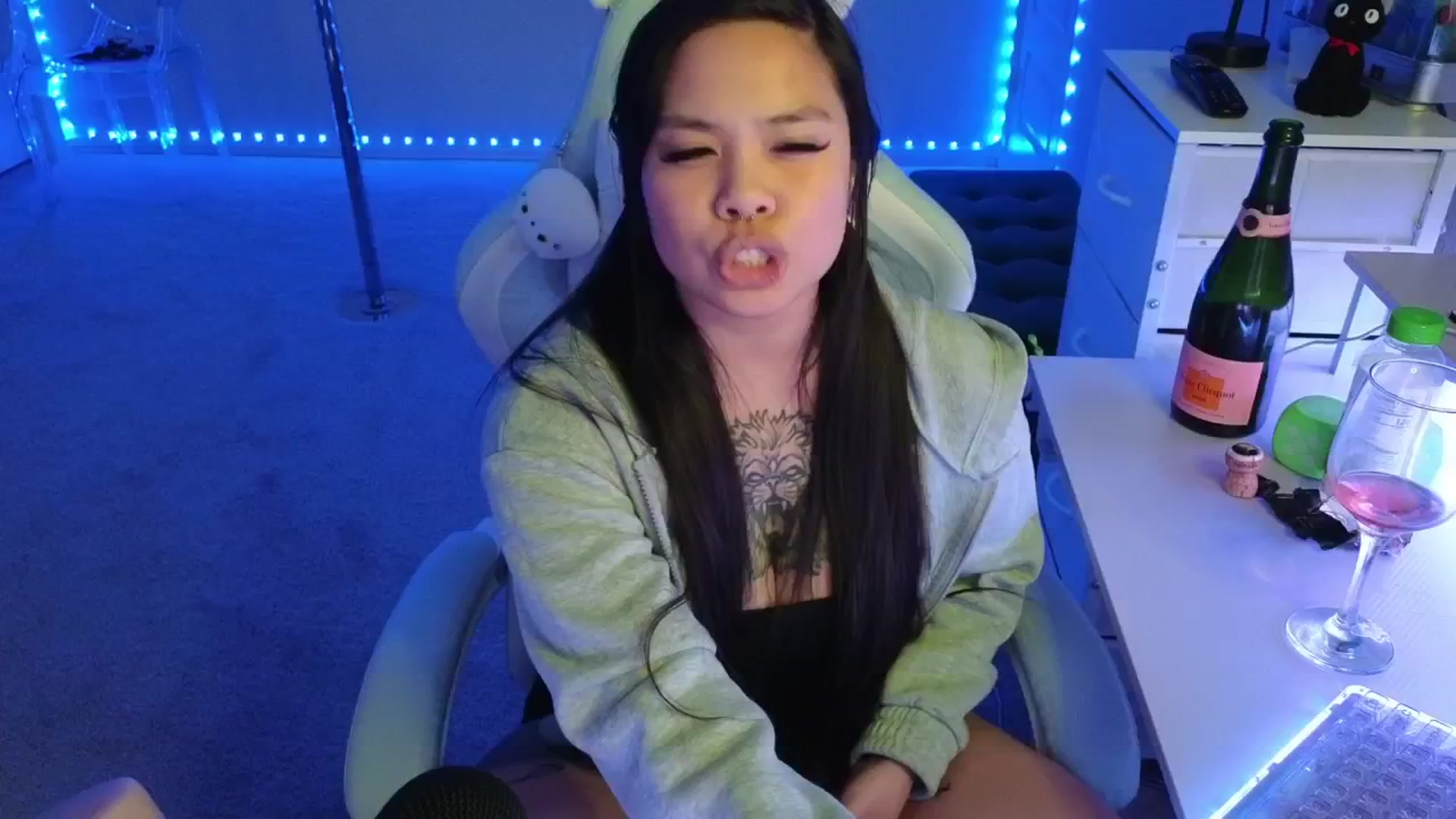 Gallery image thumbnail from dolllface's myfreecams stream on, 11/22/2025, 12:34 image 5 of 20