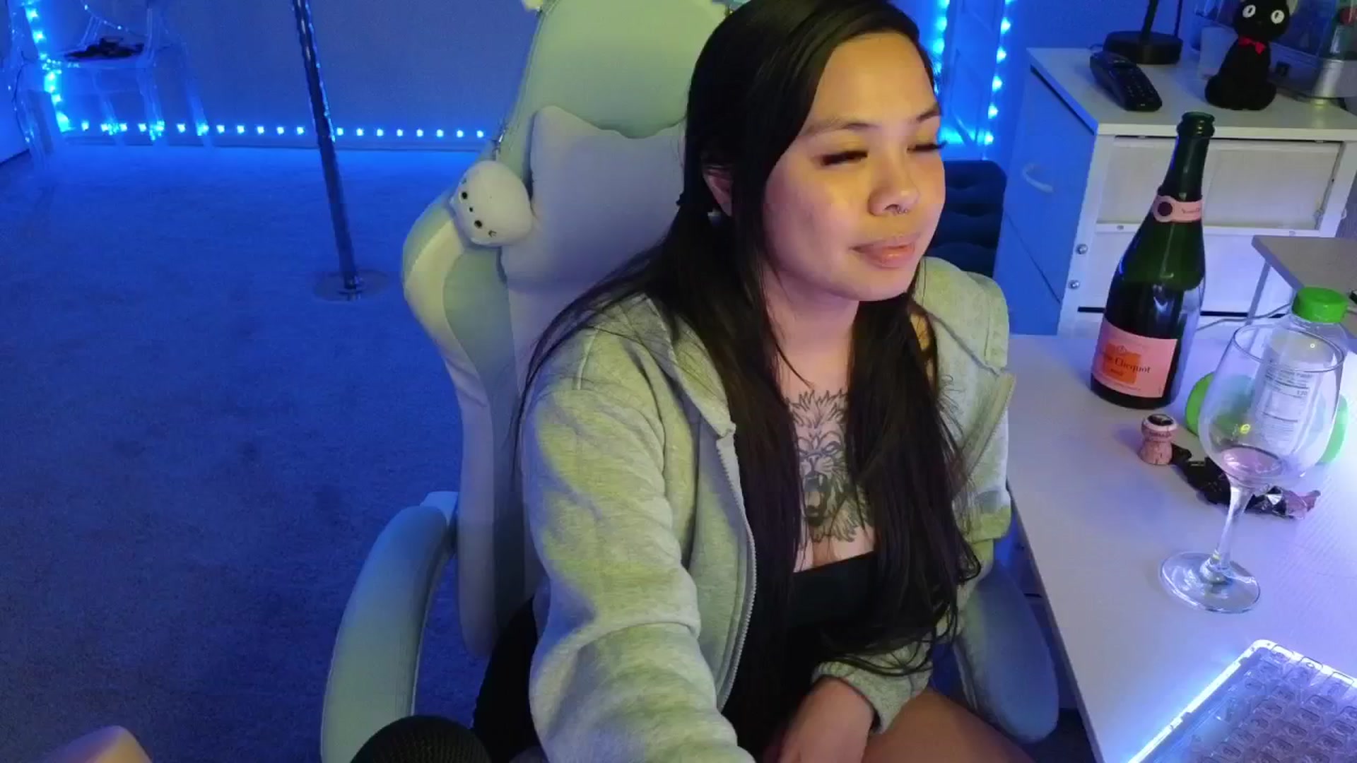Gallery image thumbnail from dolllface's myfreecams stream on, 11/22/2025, 12:34 image 18 of 20