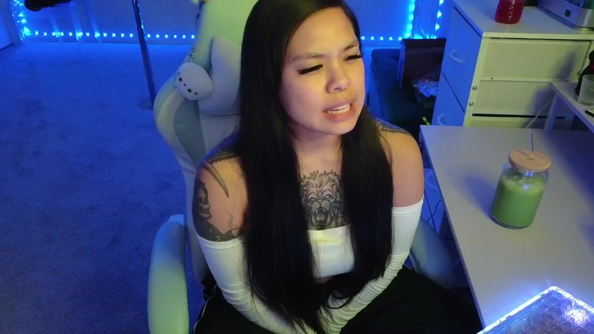 Gallery image thumbnail from dolllface's myfreecams stream on, 12/02/2025, 09:35 image 1 of 20