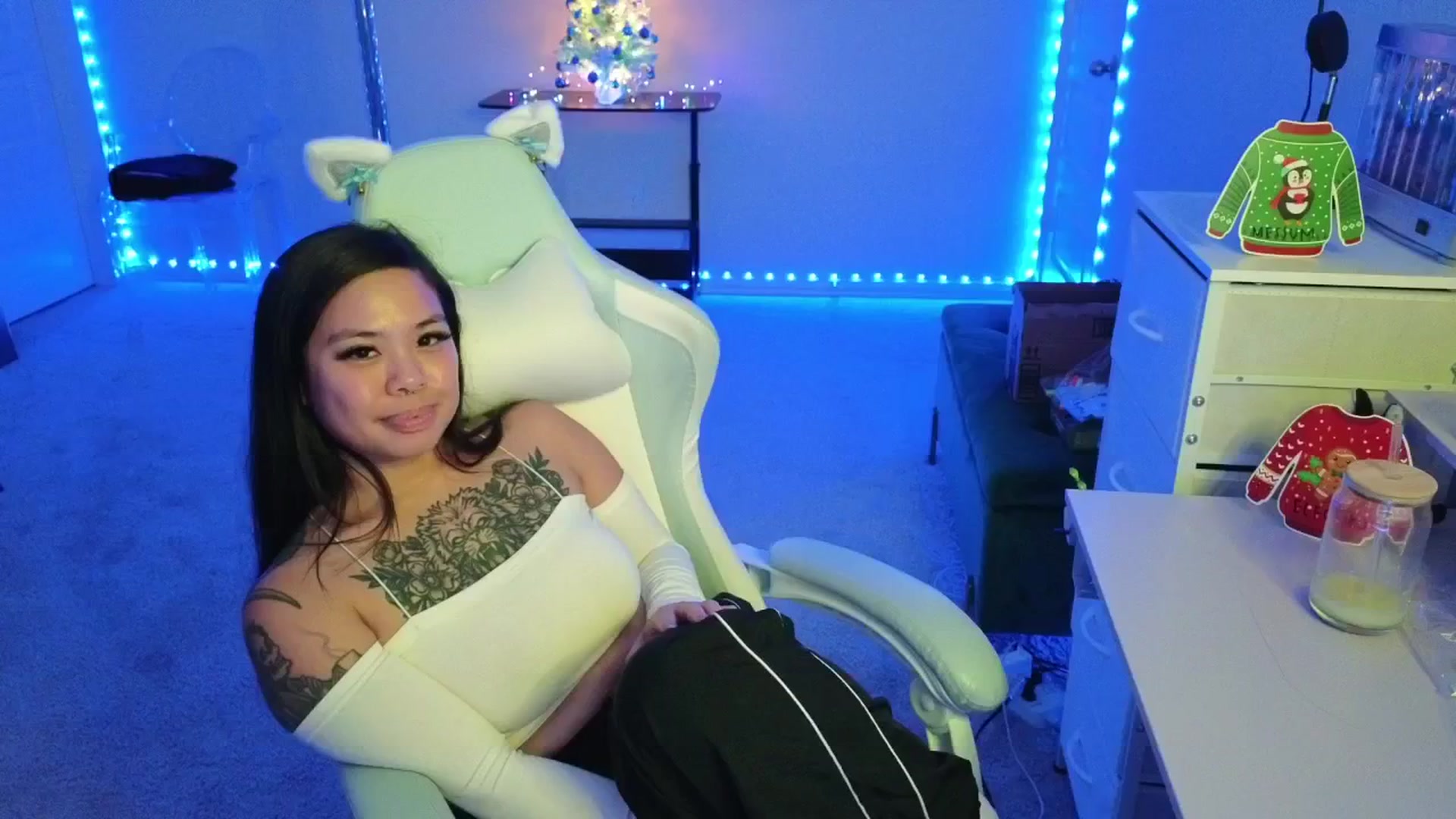 Gallery image thumbnail from dolllface's myfreecams stream on, 12/02/2025, 09:35 image 20 of 20