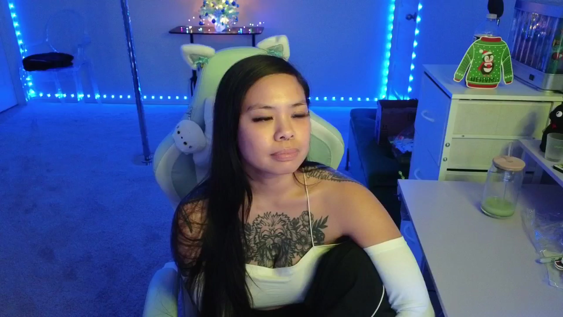 Gallery image thumbnail from dolllface's myfreecams stream on, 12/02/2025, 09:35 image 8 of 20