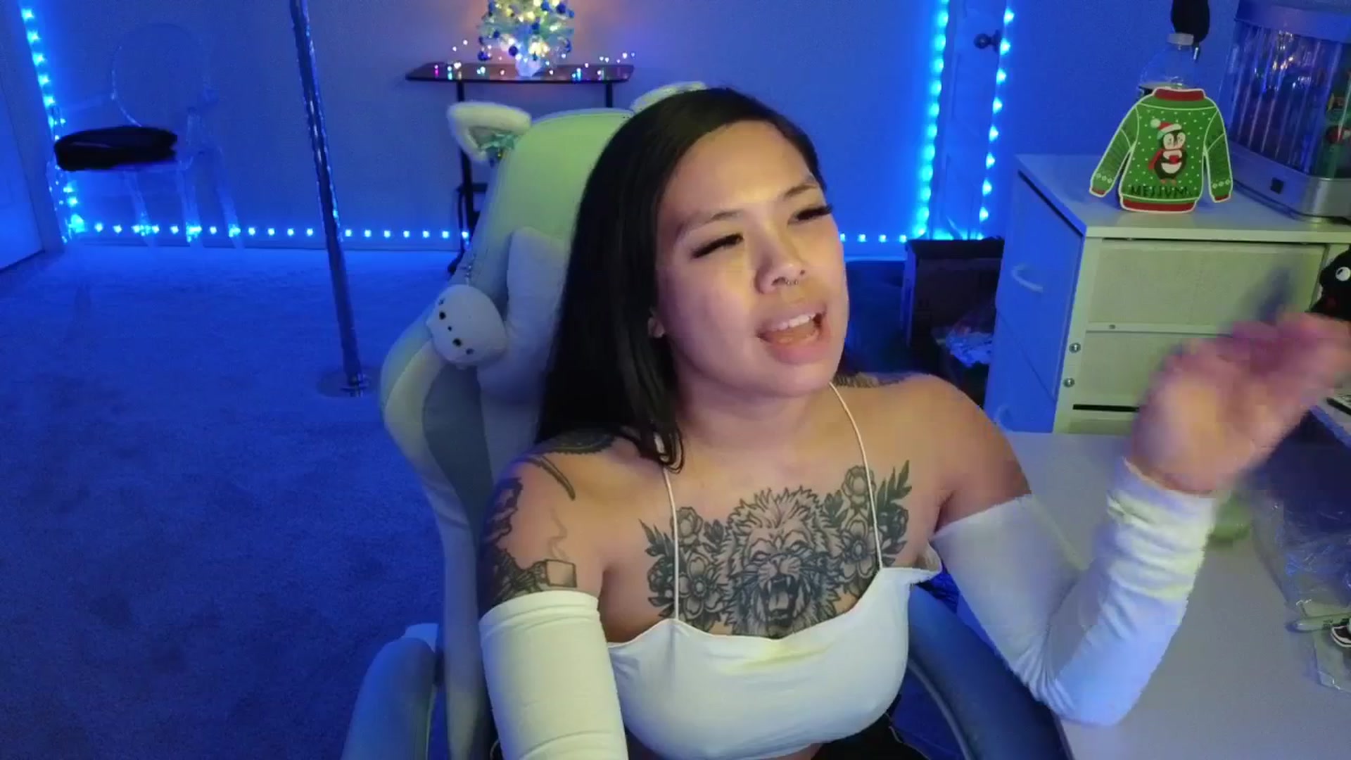 Gallery image thumbnail from dolllface's myfreecams stream on, 12/02/2025, 09:35 image 7 of 20