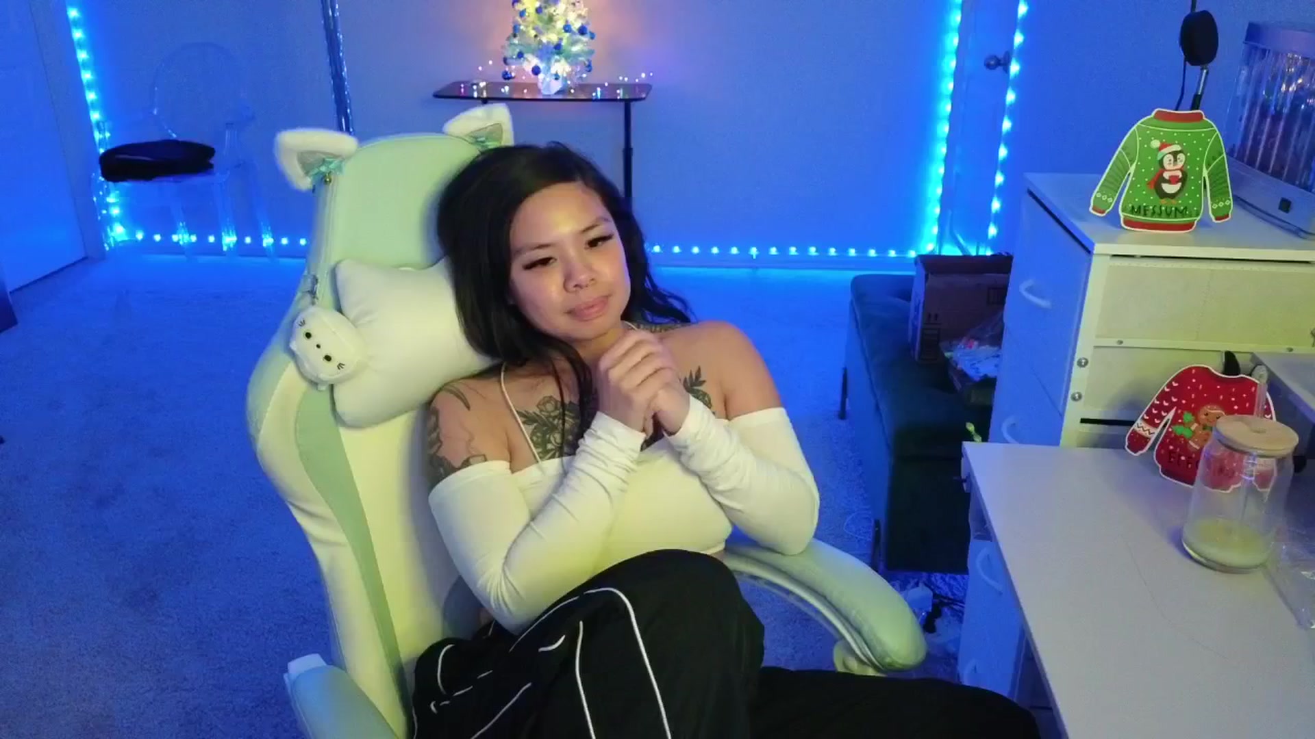 Gallery image thumbnail from dolllface's myfreecams stream on, 12/02/2025, 09:35 image 18 of 20