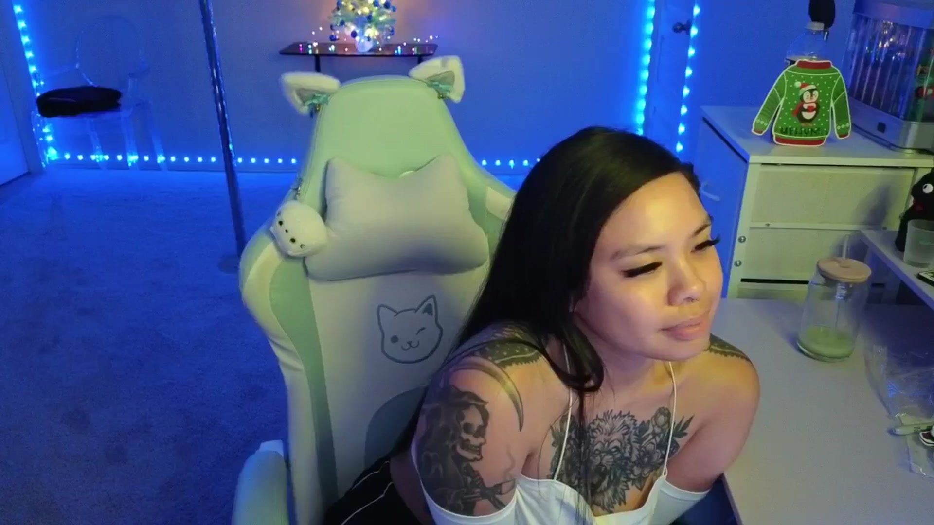 Gallery image thumbnail from dolllface's myfreecams stream on, 12/02/2025, 09:35 image 9 of 20