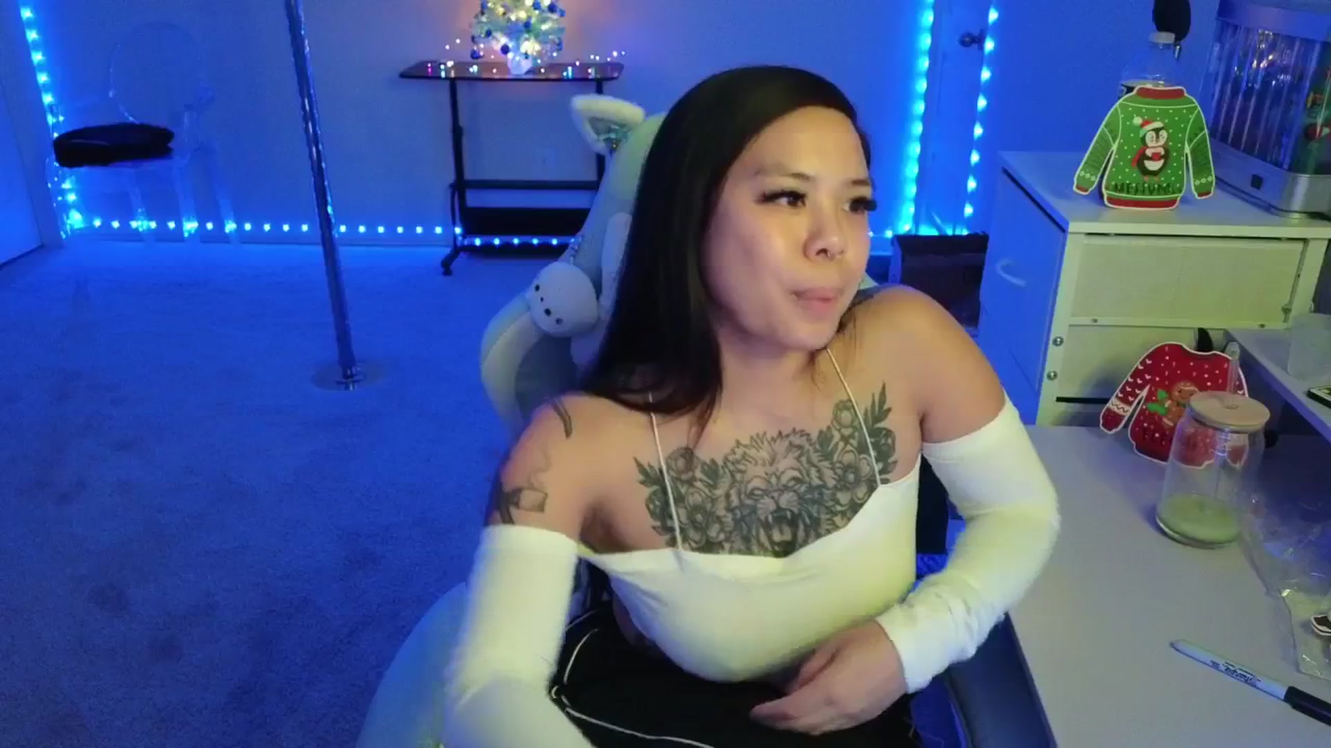 Gallery image thumbnail from dolllface's myfreecams stream on, 12/02/2025, 09:35 image 11 of 20
