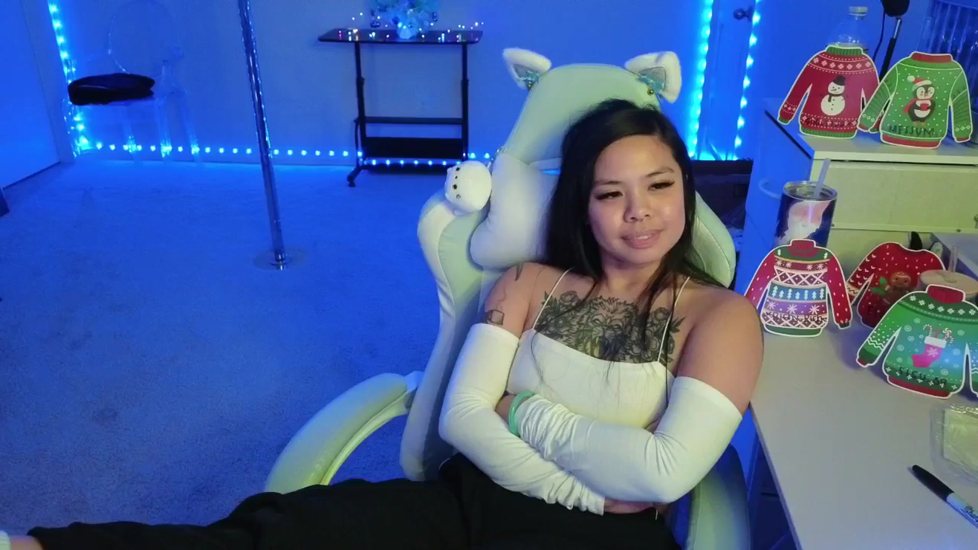 Gallery image thumbnail from dolllface's myfreecams stream on, 12/02/2025, 12:37 image 16 of 20