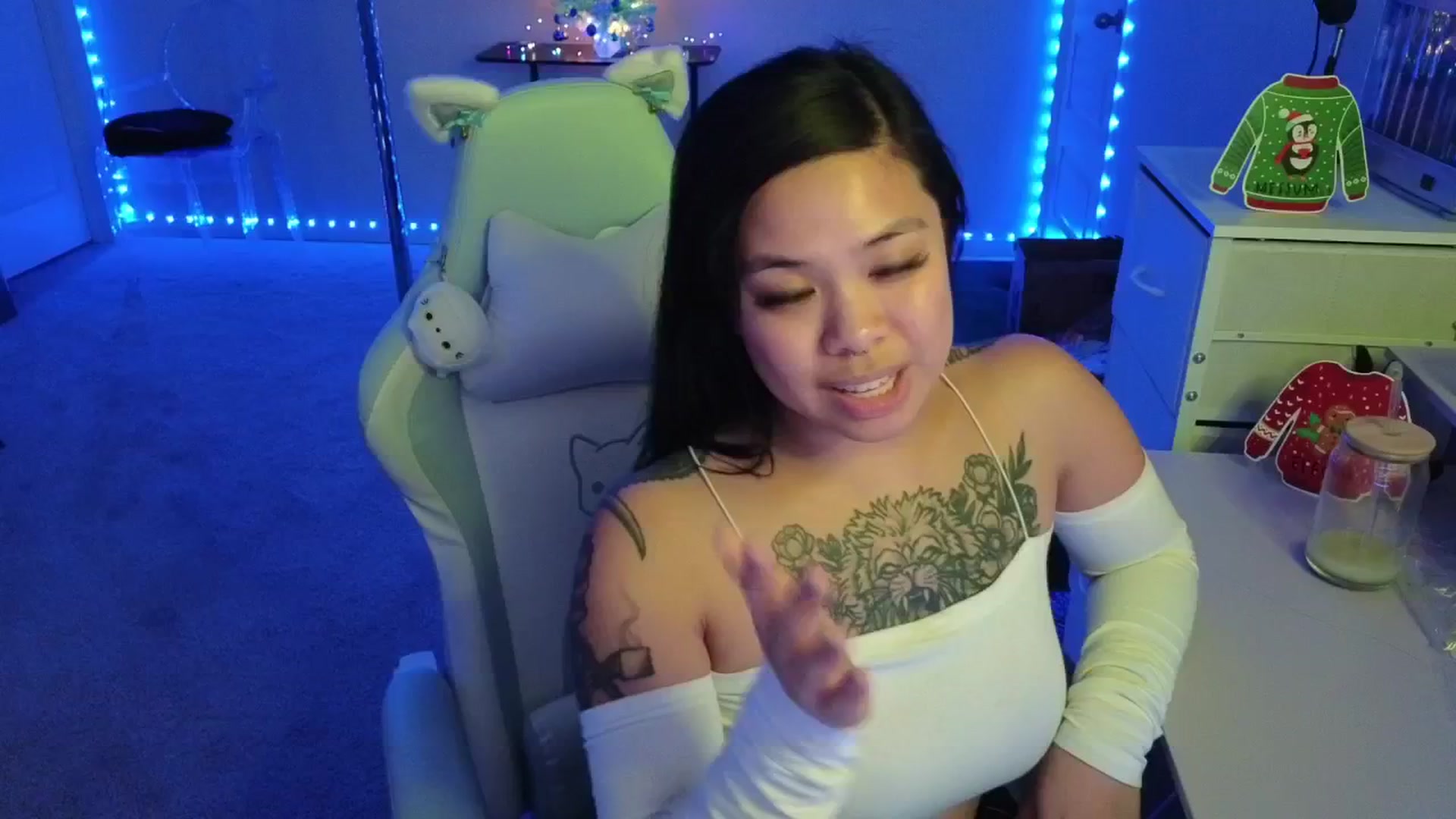 Gallery image thumbnail from dolllface's myfreecams stream on, 12/02/2025, 12:37 image 2 of 20