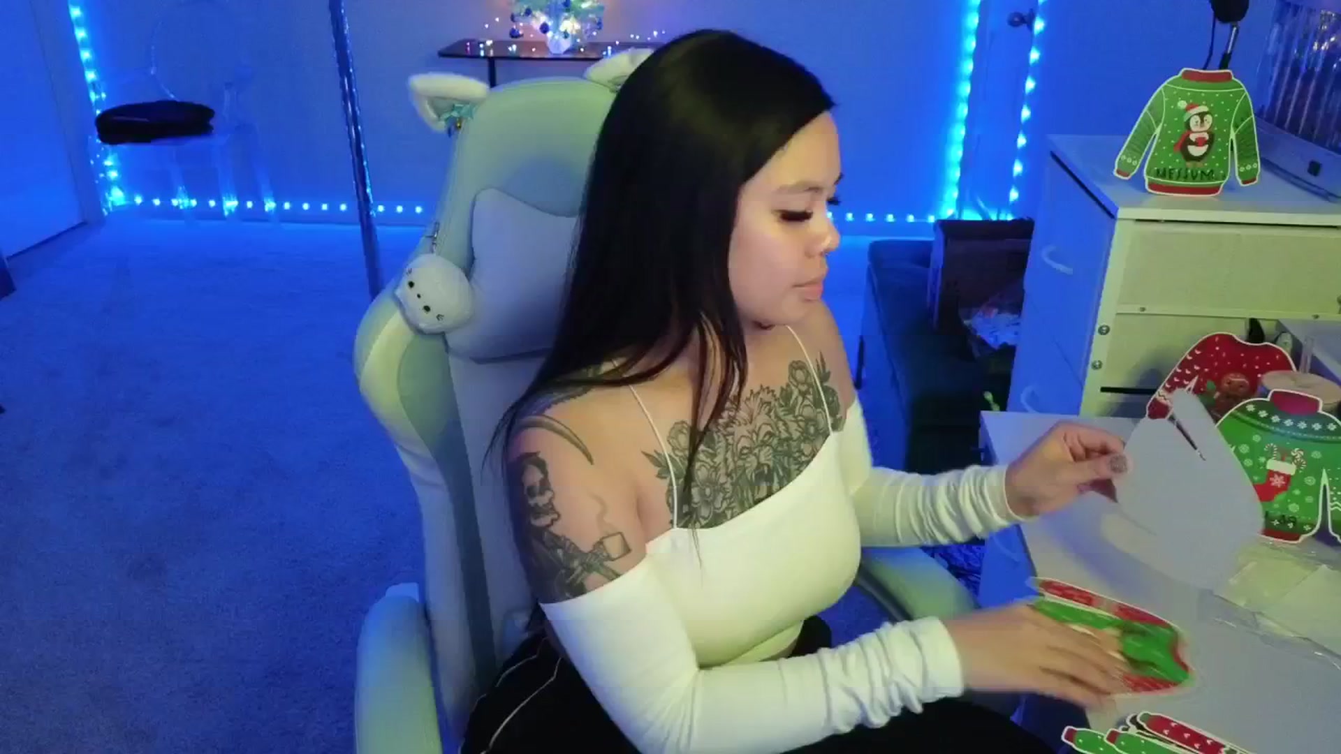 Gallery image thumbnail from dolllface's myfreecams stream on, 12/02/2025, 12:37 image 3 of 20