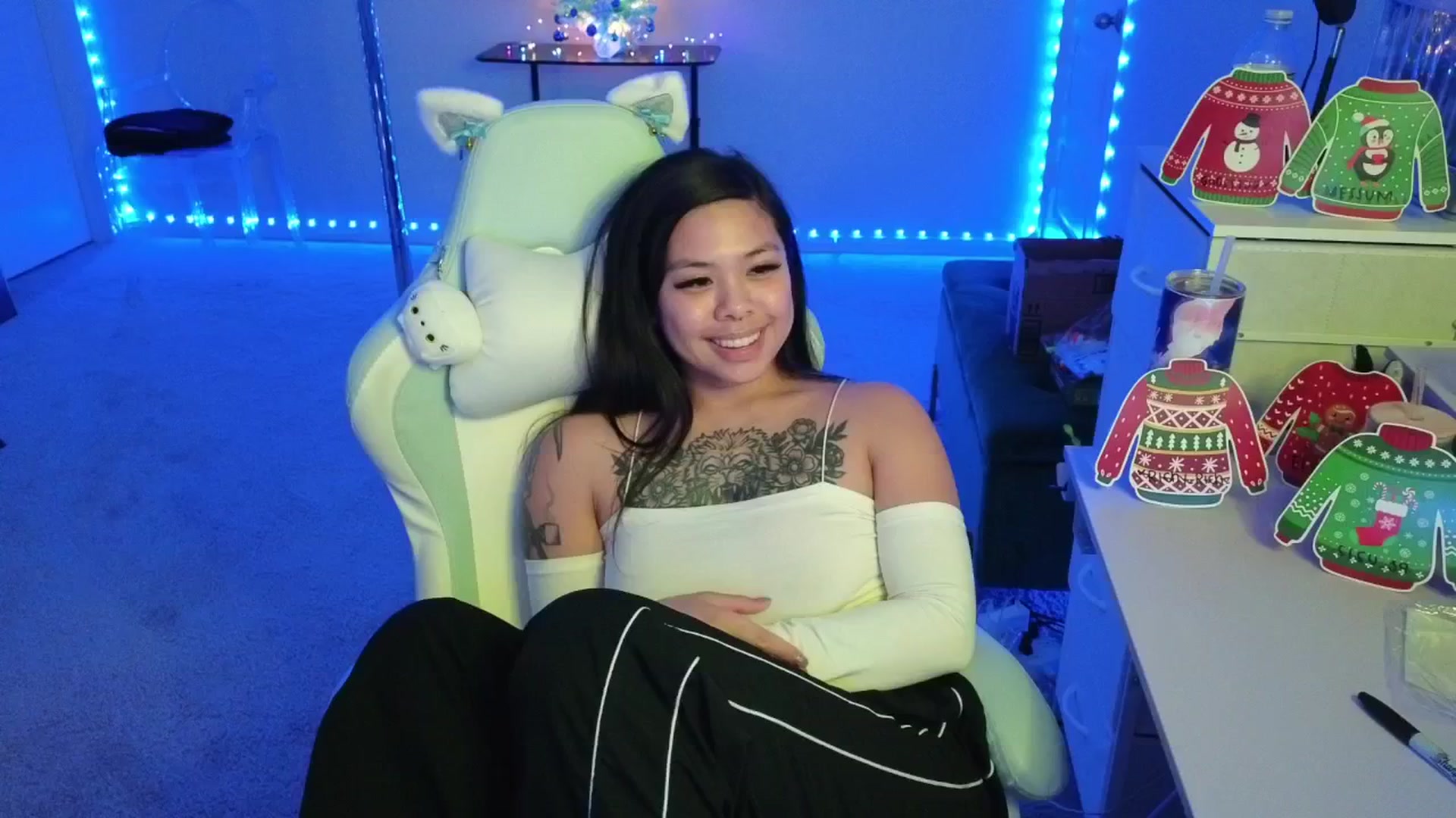 Gallery image thumbnail from dolllface's myfreecams stream on, 12/02/2025, 12:37 image 10 of 20