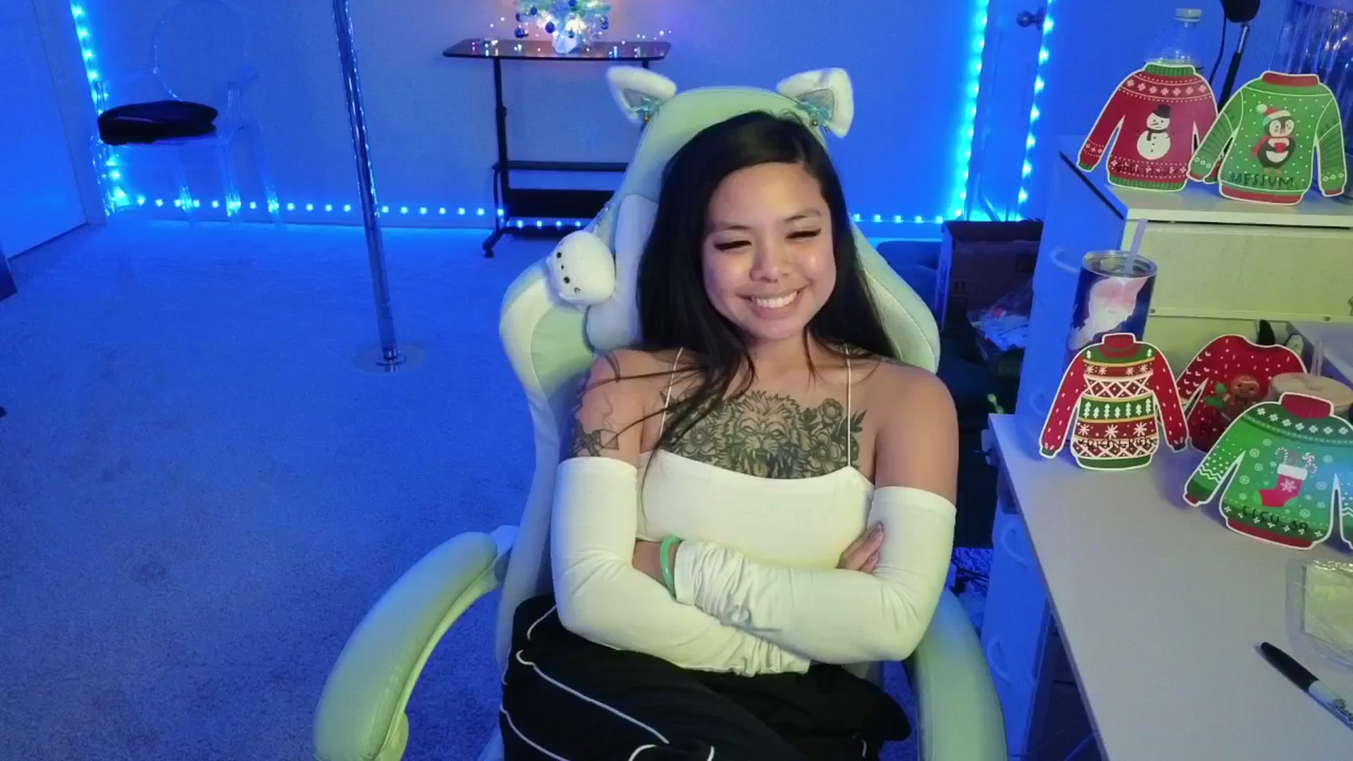 Gallery image thumbnail from dolllface's myfreecams stream on, 12/02/2025, 12:37 image 11 of 20