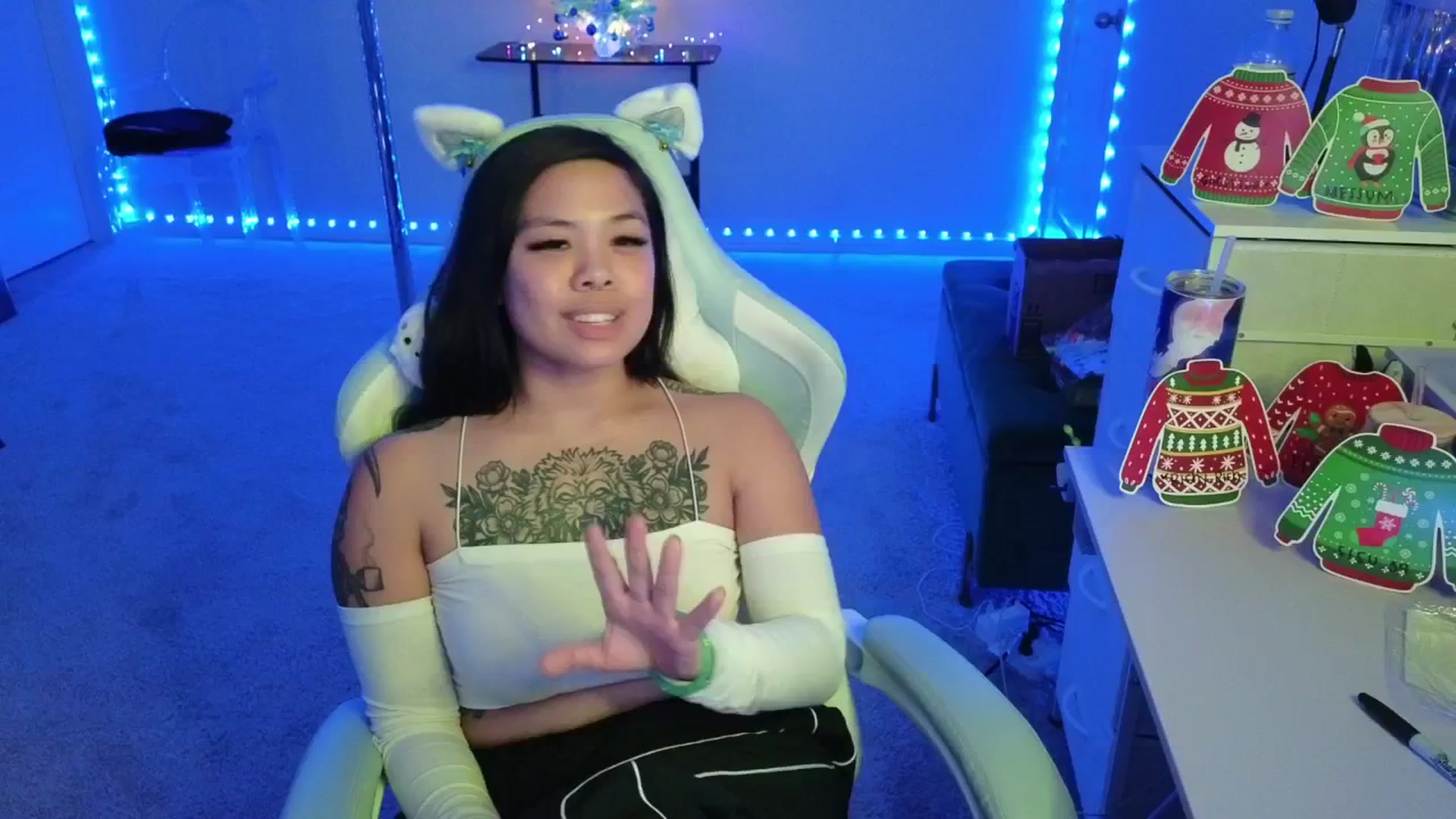Gallery image thumbnail from dolllface's myfreecams stream on, 12/02/2025, 12:37 image 12 of 20
