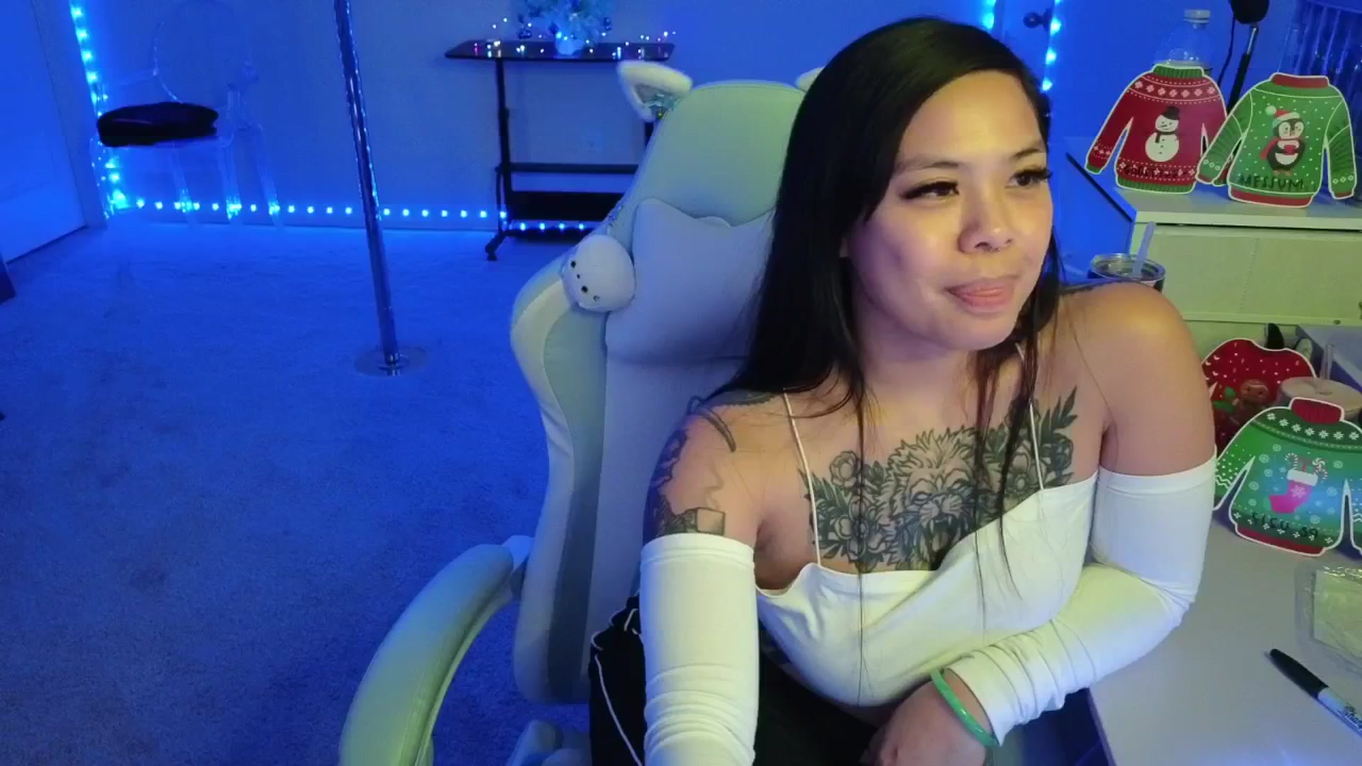 Gallery image thumbnail from dolllface's myfreecams stream on, 12/02/2025, 12:37 image 17 of 20