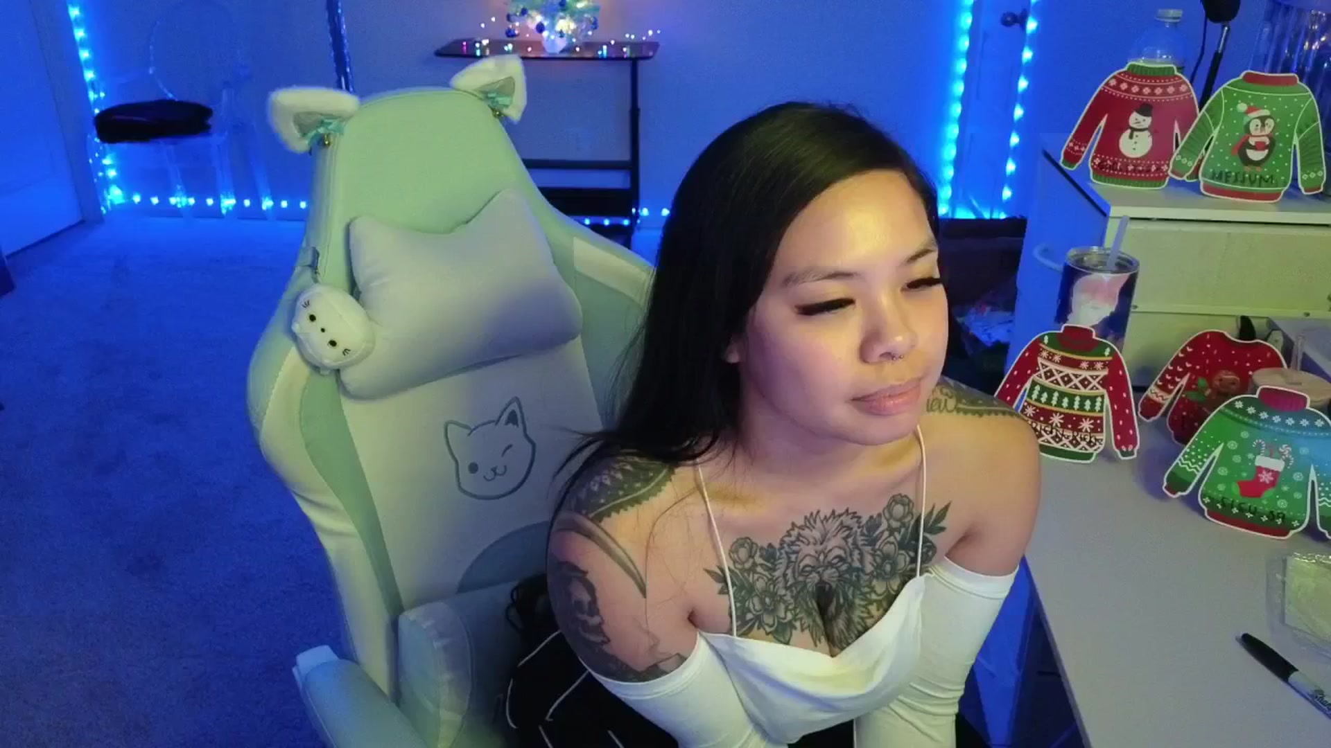 Gallery image thumbnail from dolllface's myfreecams stream on, 12/02/2025, 12:37 image 4 of 20