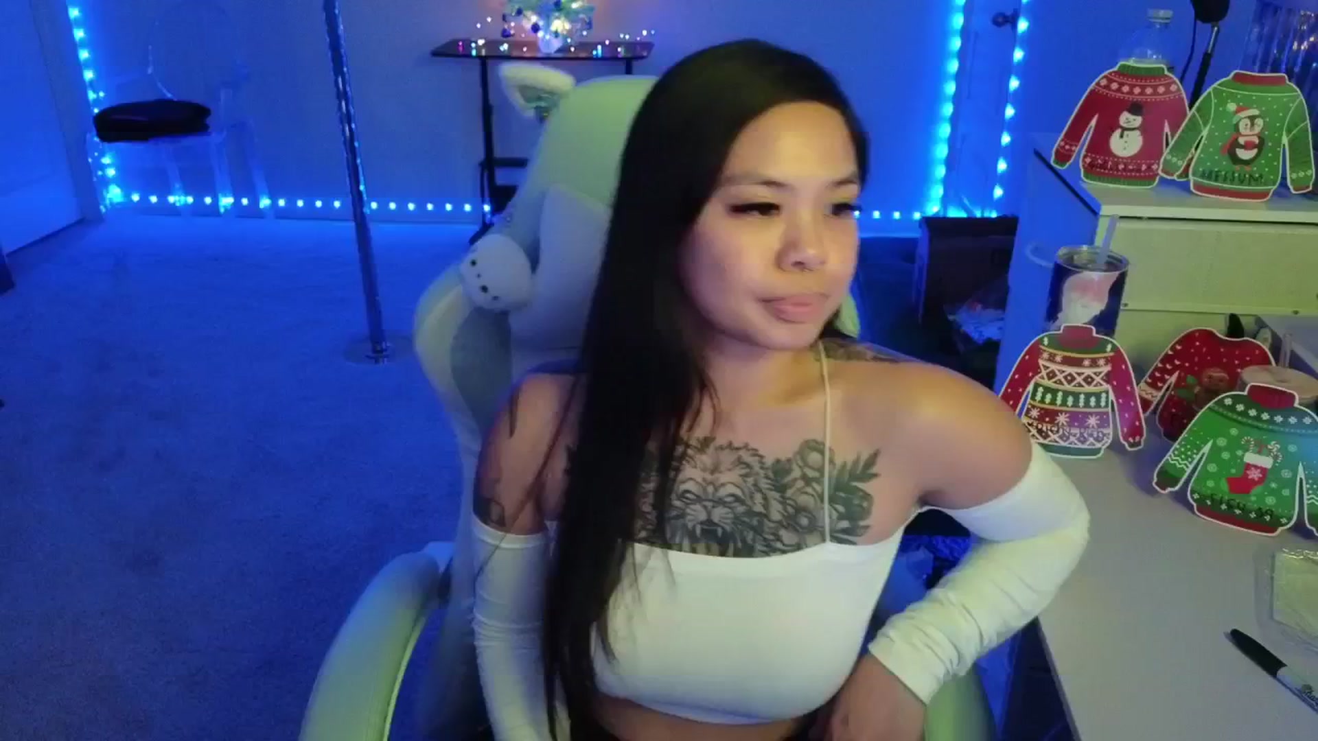 Gallery image thumbnail from dolllface's myfreecams stream on, 12/02/2025, 12:37 image 6 of 20