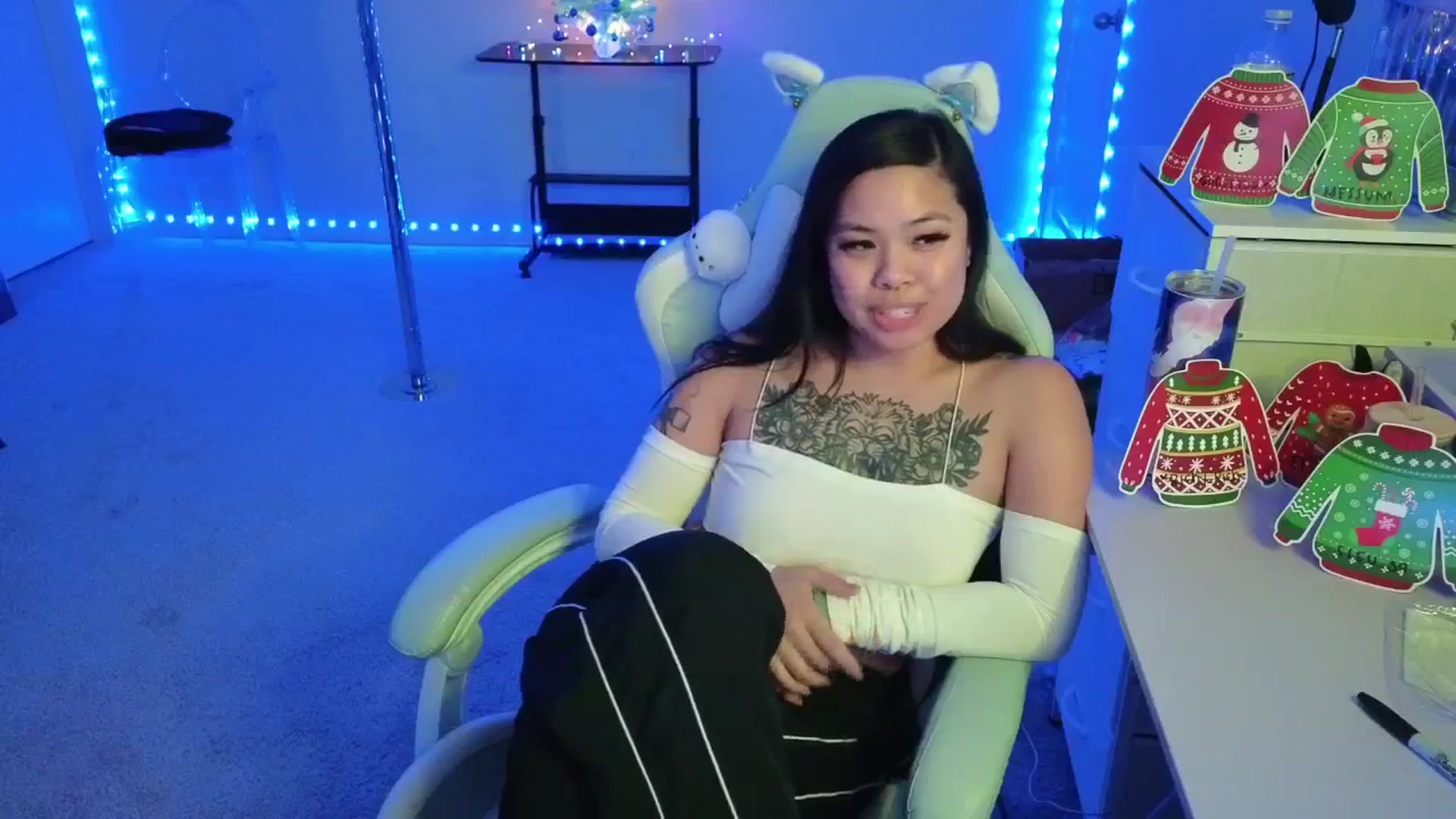 Gallery image thumbnail from dolllface's myfreecams stream on, 12/02/2025, 12:37 image 14 of 20