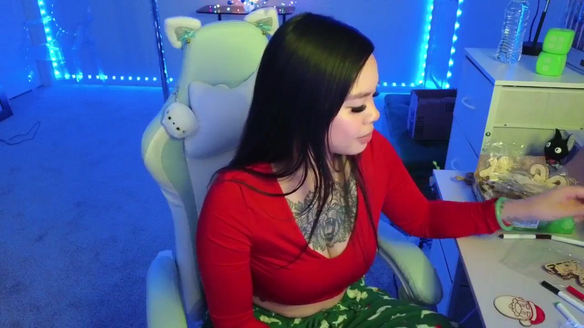Gallery image thumbnail from dolllface's myfreecams stream on, 12/03/2025, 08:46 image 13 of 20