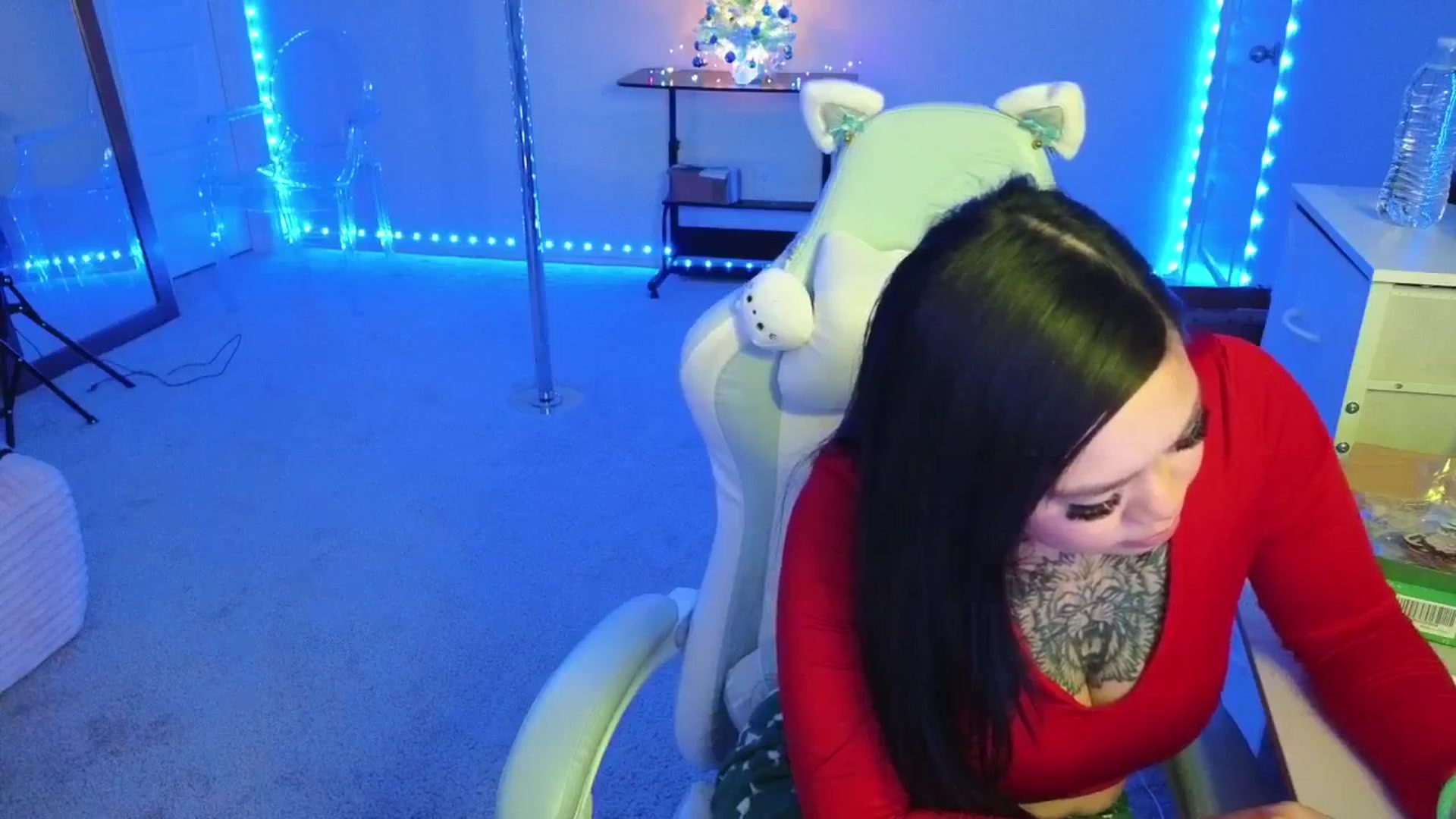 Gallery image thumbnail from dolllface's myfreecams stream on, 12/03/2025, 08:46 image 14 of 20