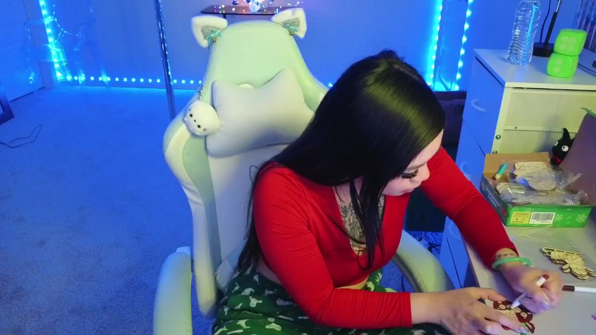 Gallery image thumbnail from dolllface's myfreecams stream on, 12/03/2025, 08:46 image 9 of 20