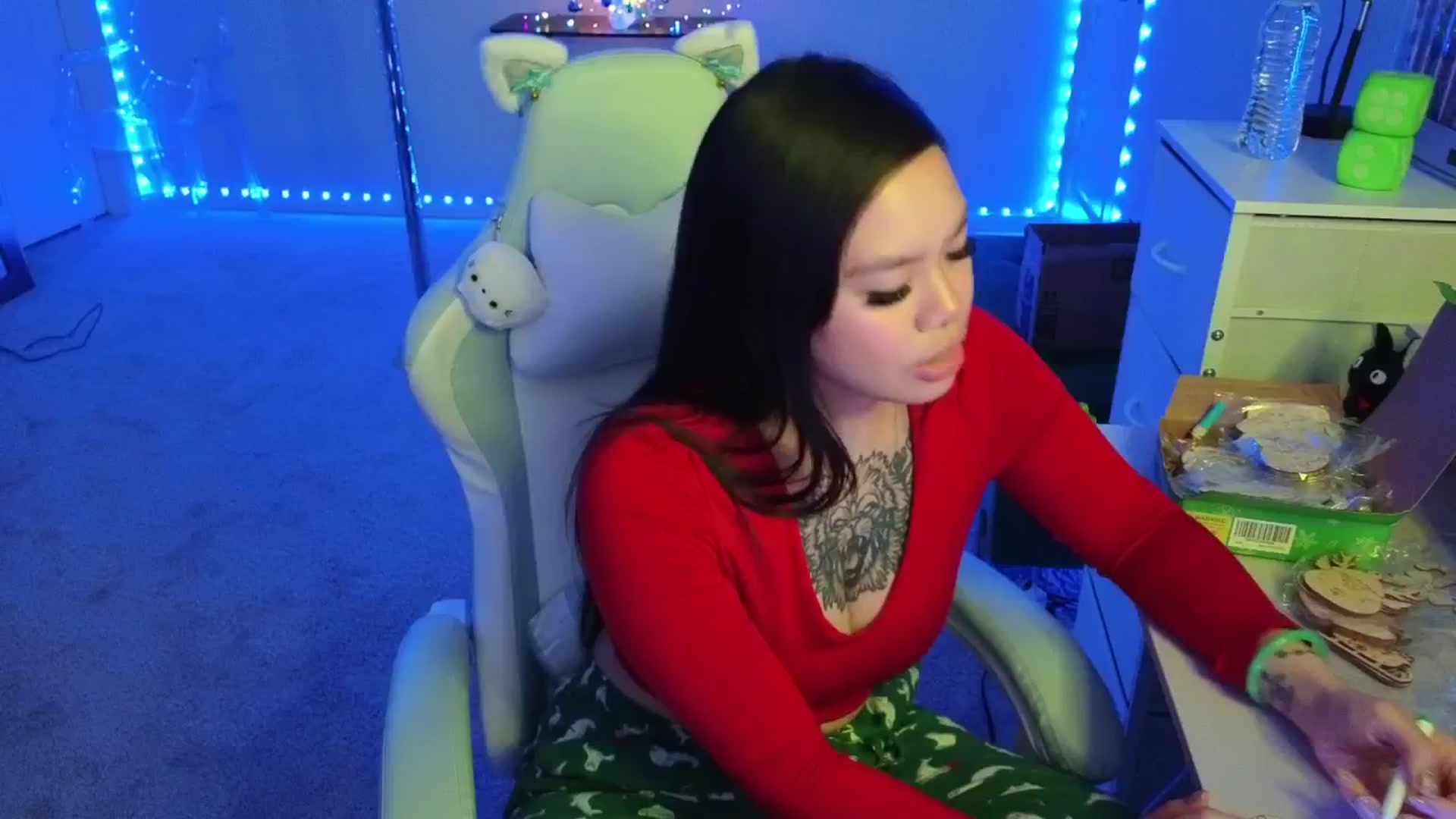 Gallery image thumbnail from dolllface's myfreecams stream on, 12/03/2025, 08:46 image 7 of 20