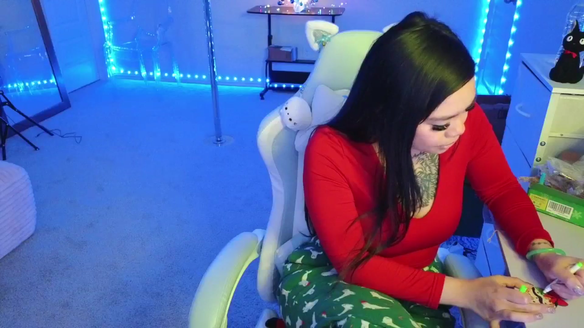 Gallery image thumbnail from dolllface's myfreecams stream on, 12/03/2025, 10:12 image 11 of 20