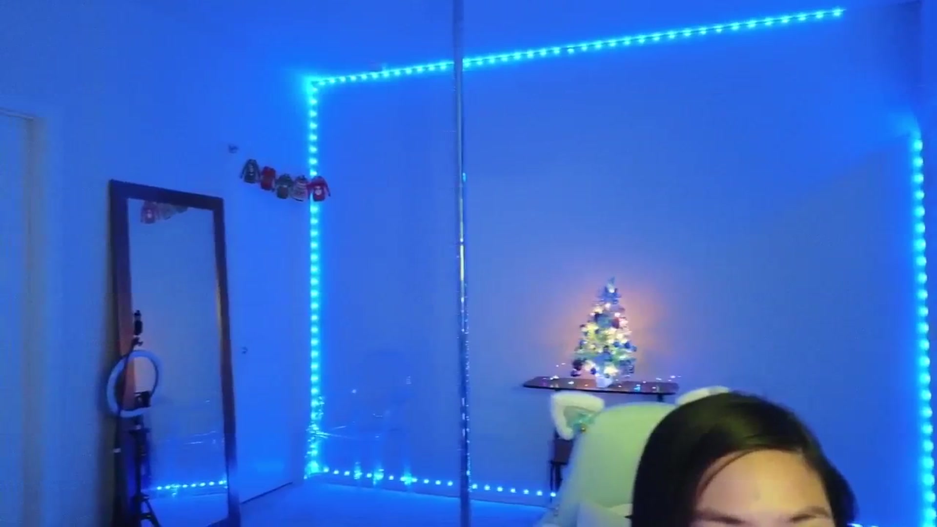 Gallery image thumbnail from dolllface's myfreecams stream on, 12/03/2025, 10:12 image 15 of 20