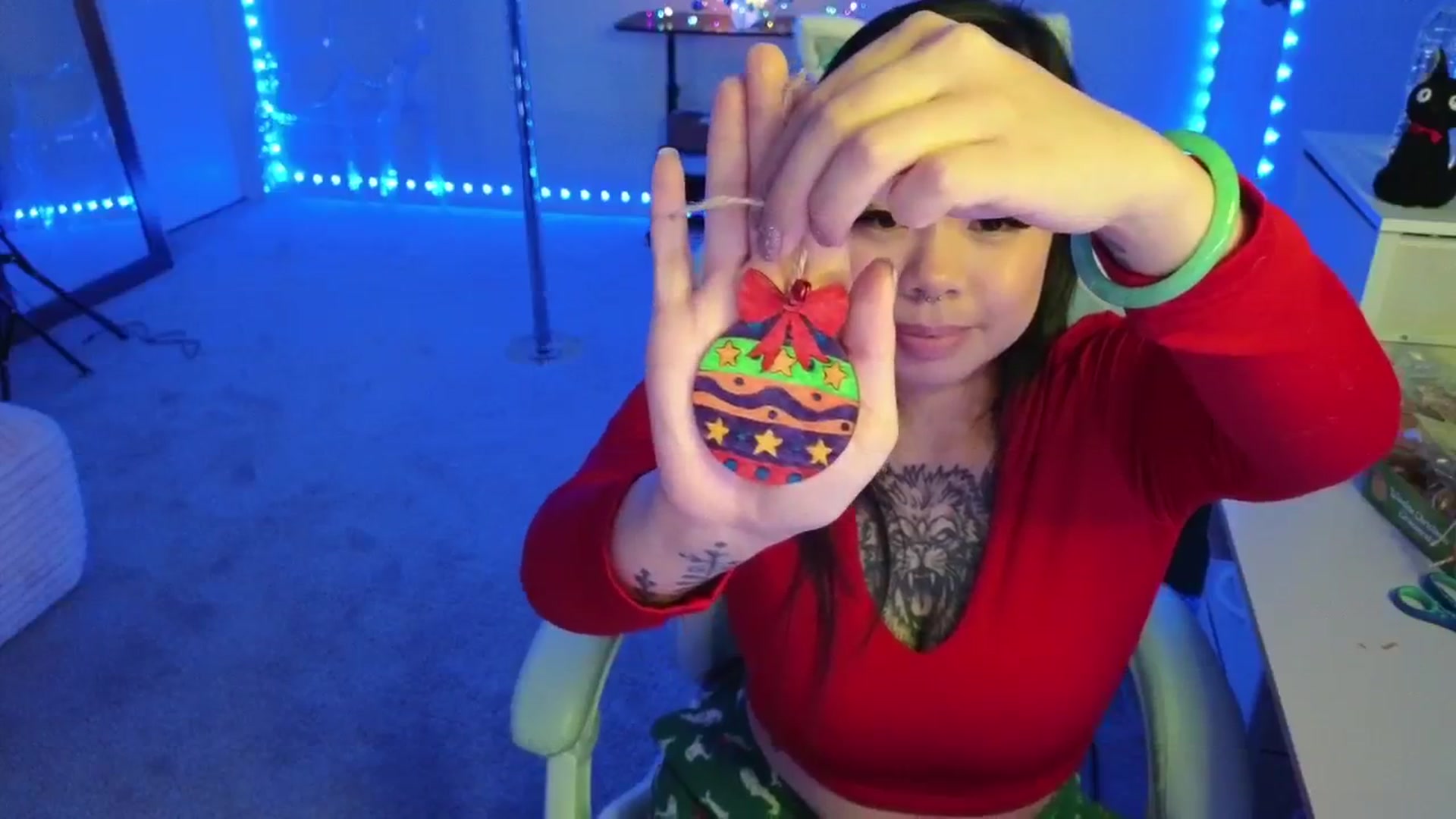 Gallery image thumbnail from dolllface's myfreecams stream on, 12/03/2025, 10:12 image 14 of 20