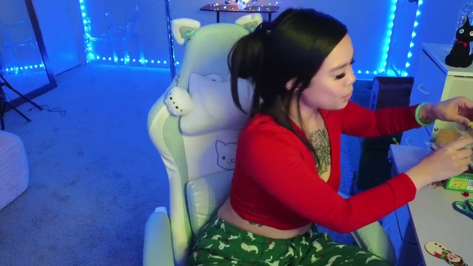 Gallery image thumbnail from dolllface's myfreecams stream on, 12/03/2025, 10:12 image 7 of 20
