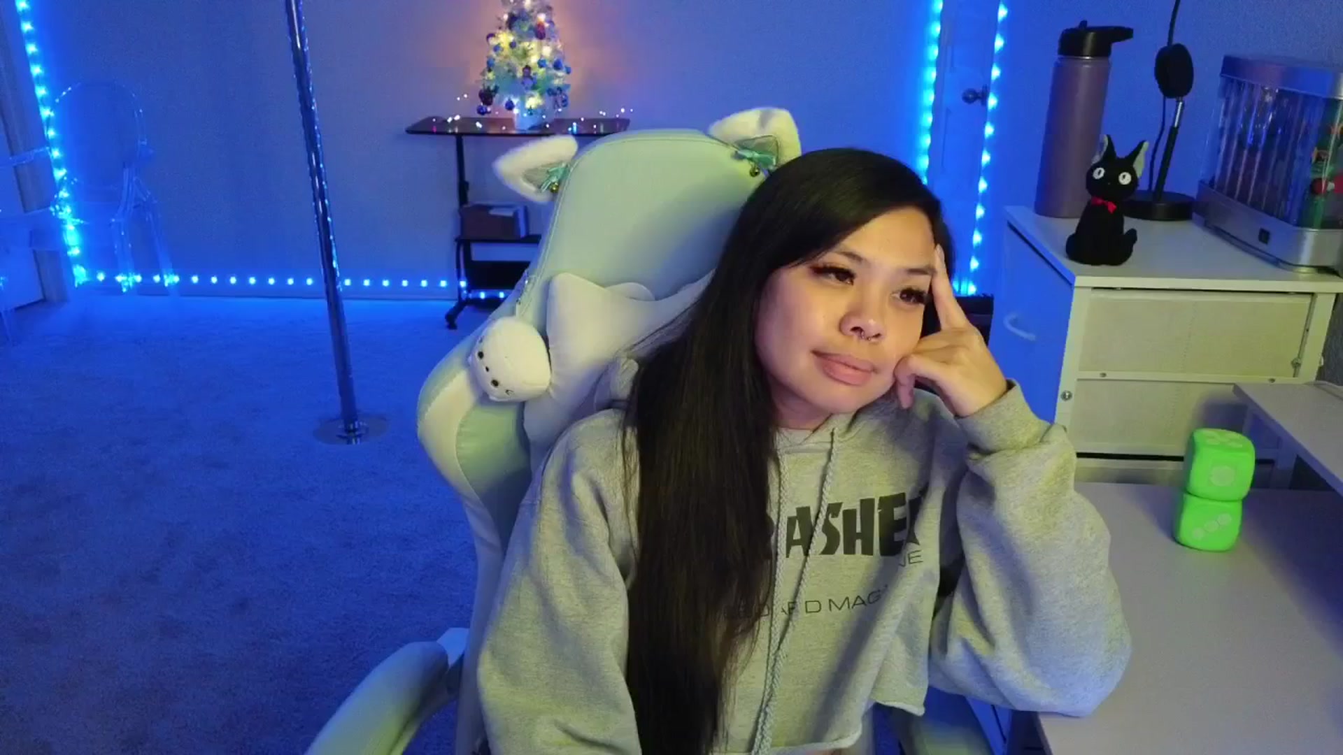 Gallery image thumbnail from dolllface's myfreecams stream on, 12/04/2025, 08:33 image 13 of 20