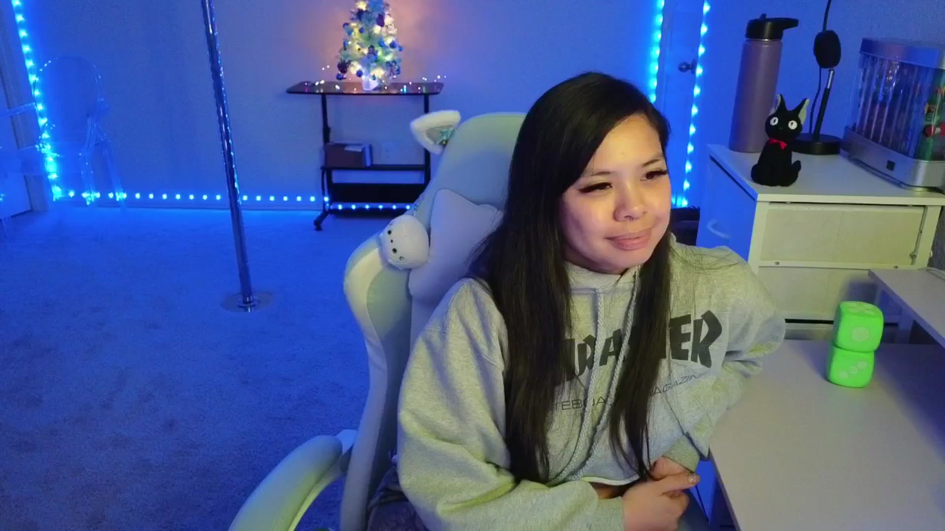 Gallery image thumbnail from dolllface's myfreecams stream on, 12/04/2025, 08:33 image 11 of 20